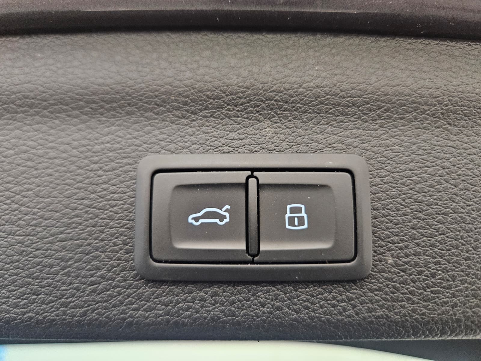 AUDI Q3 40 TFSI S line quattro S-tronic-image-15
