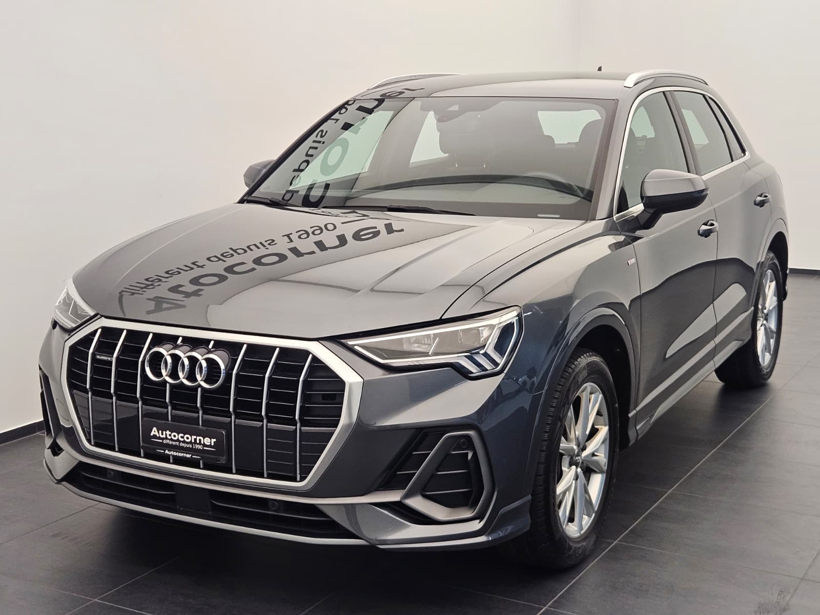 AUDI Q3 40 TFSI S line quattro S-tronic-image-2
