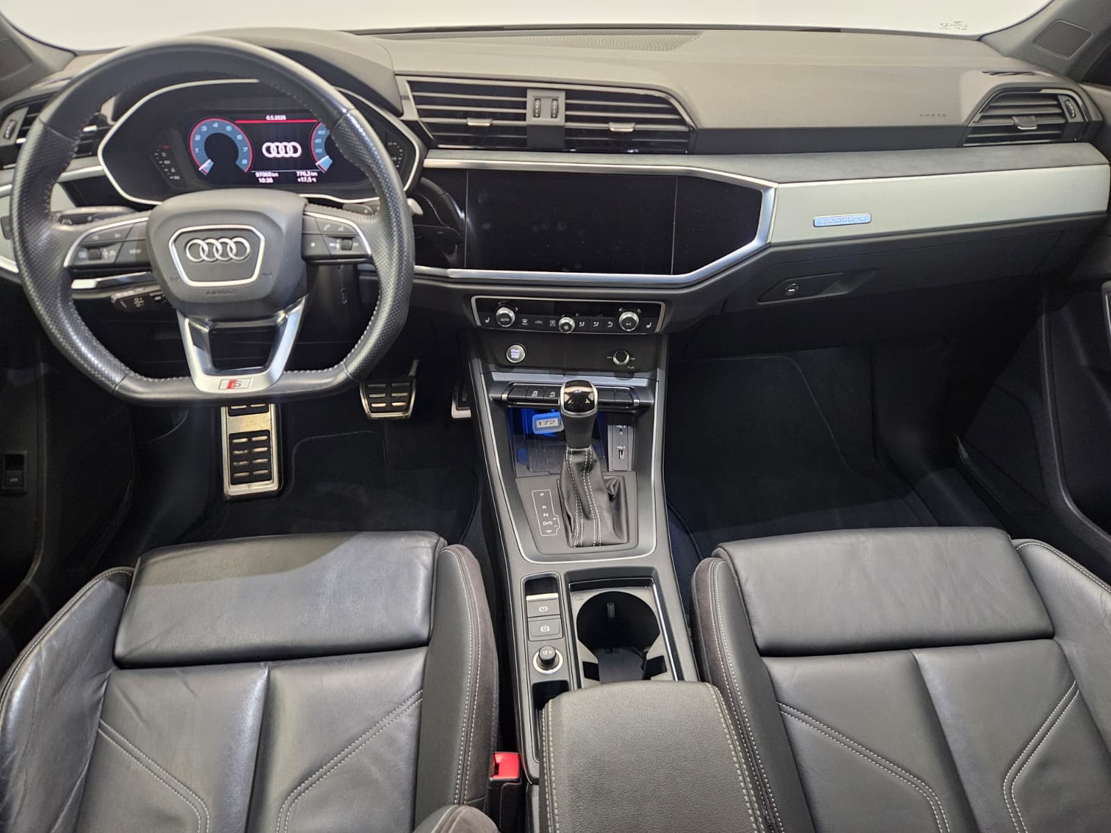 AUDI Q3 40 TFSI S line quattro S-tronic-image-9