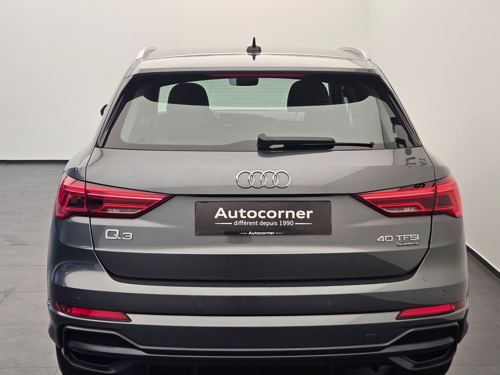 AUDI Q3 40 TFSI S line quattro S-tronic-image-7