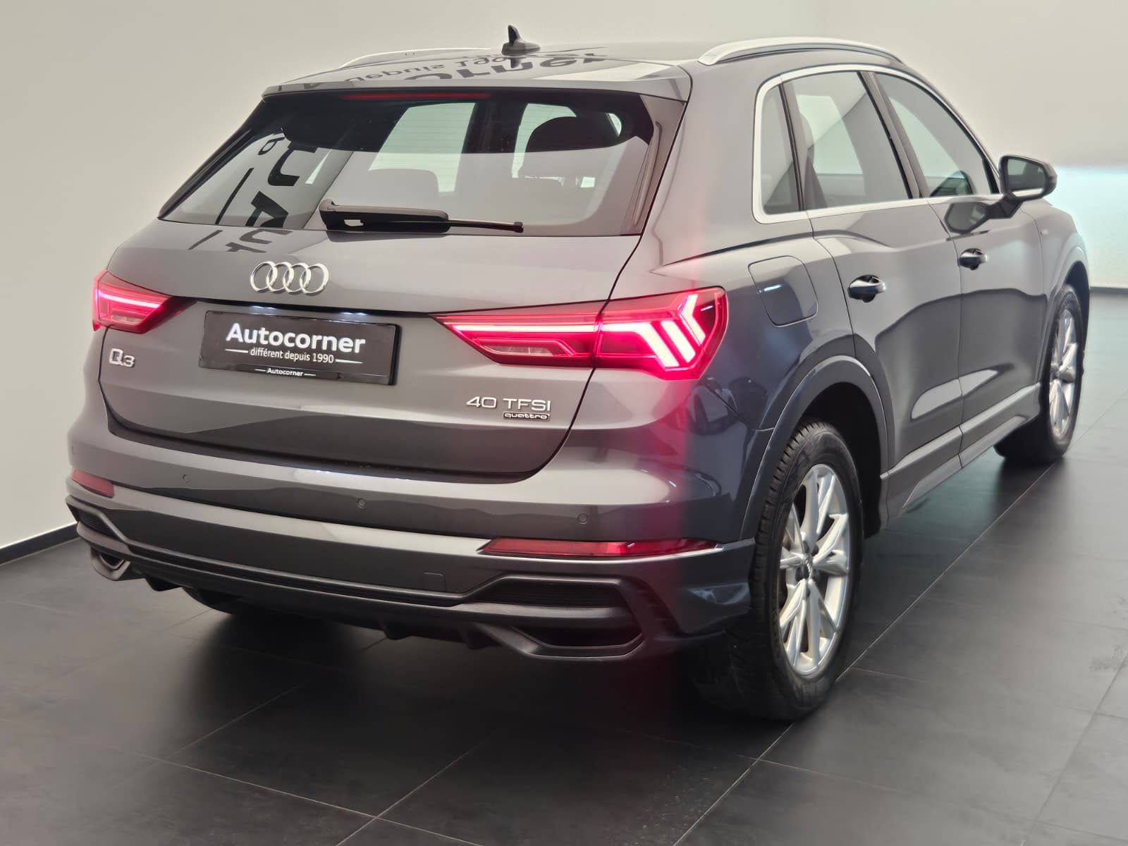 AUDI Q3 40 TFSI S line quattro S-tronic-image-6