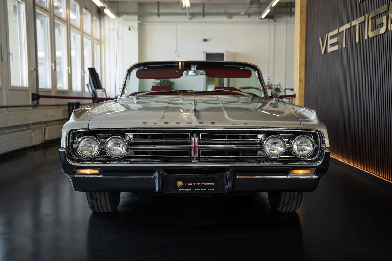 OLDSMOBILE Starfire-showroom-element-2