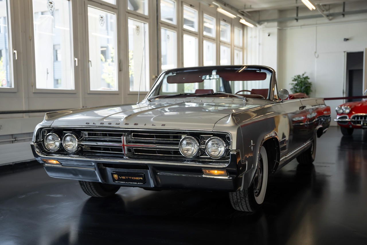 OLDSMOBILE Starfire-showroom-element-3