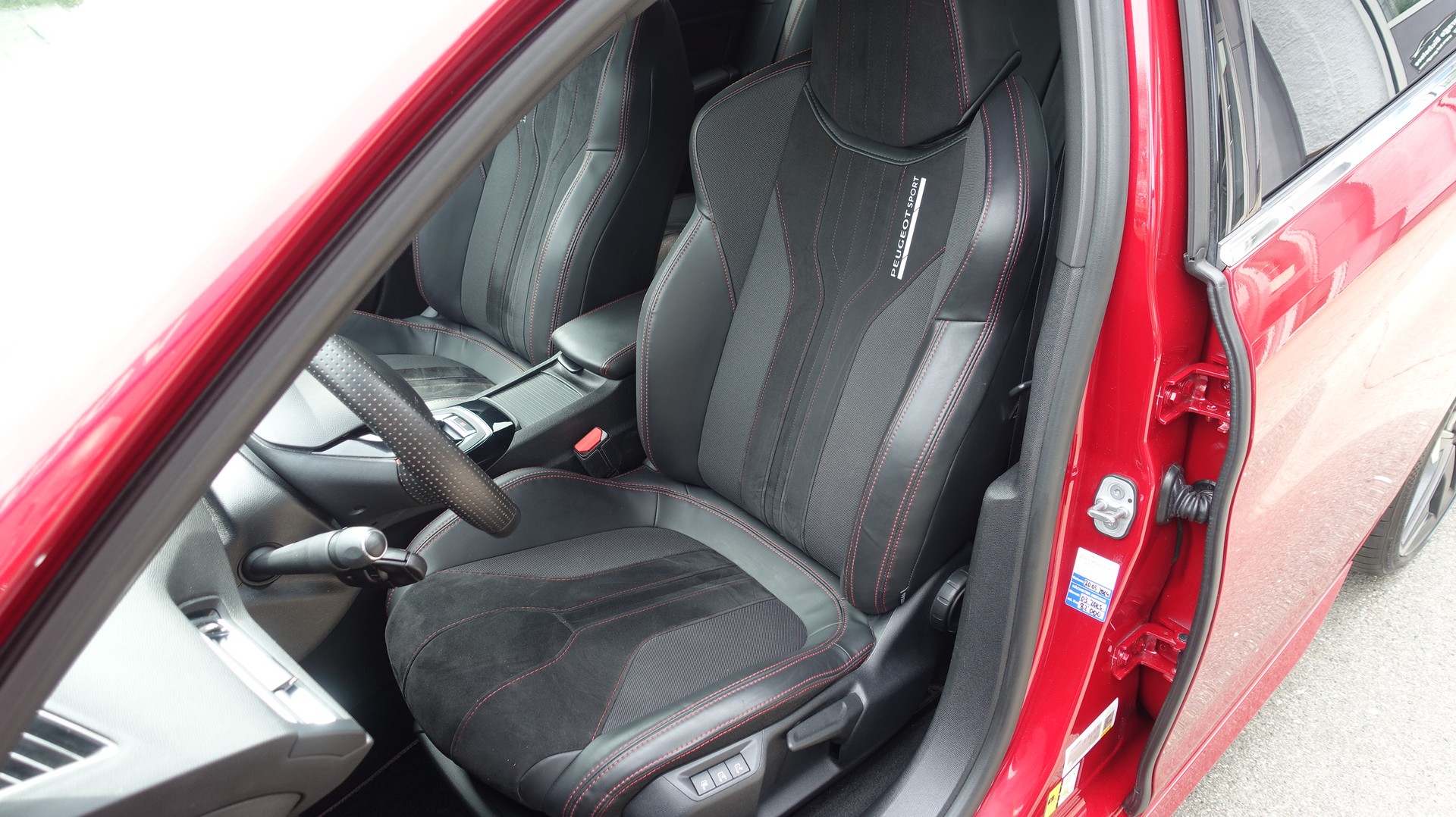 PEUGEOT 308 1.6 GTi-image-9