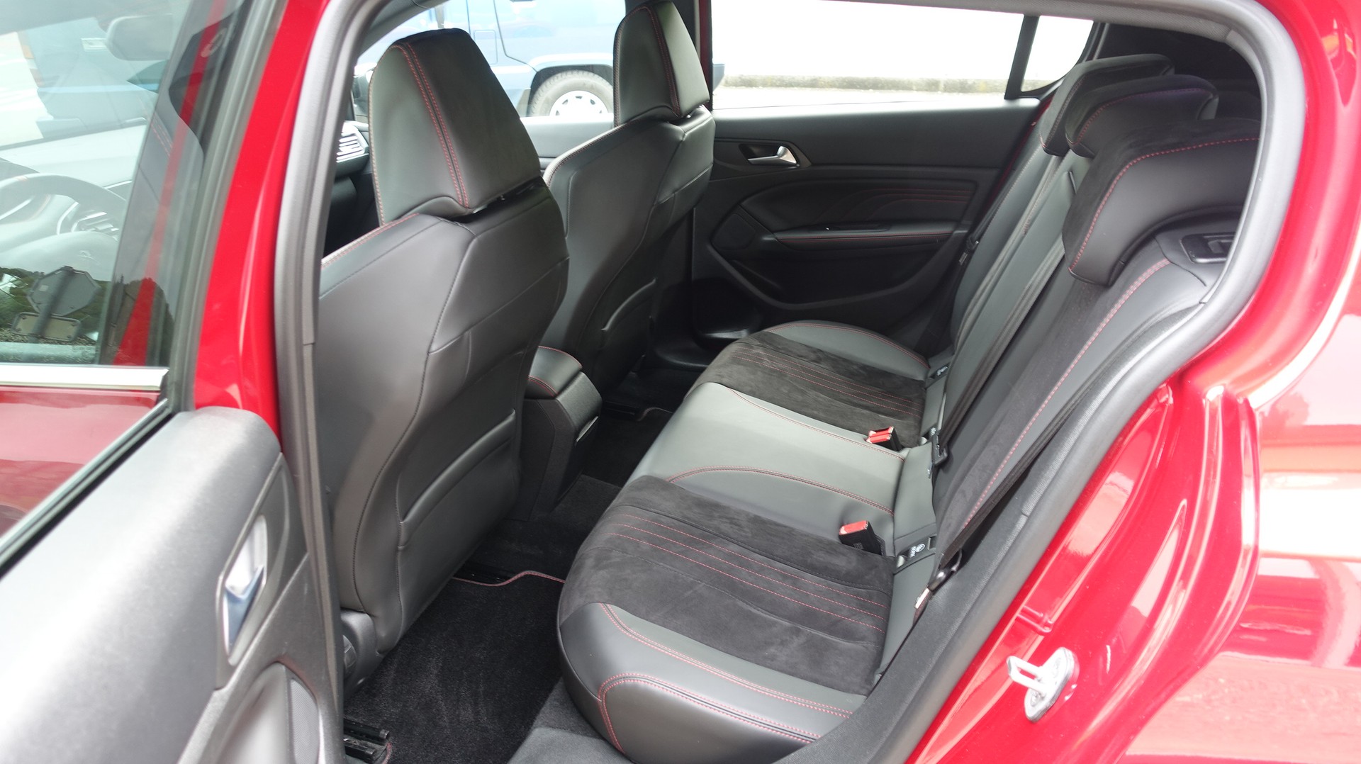 PEUGEOT 308 1.6 GTi-image-12