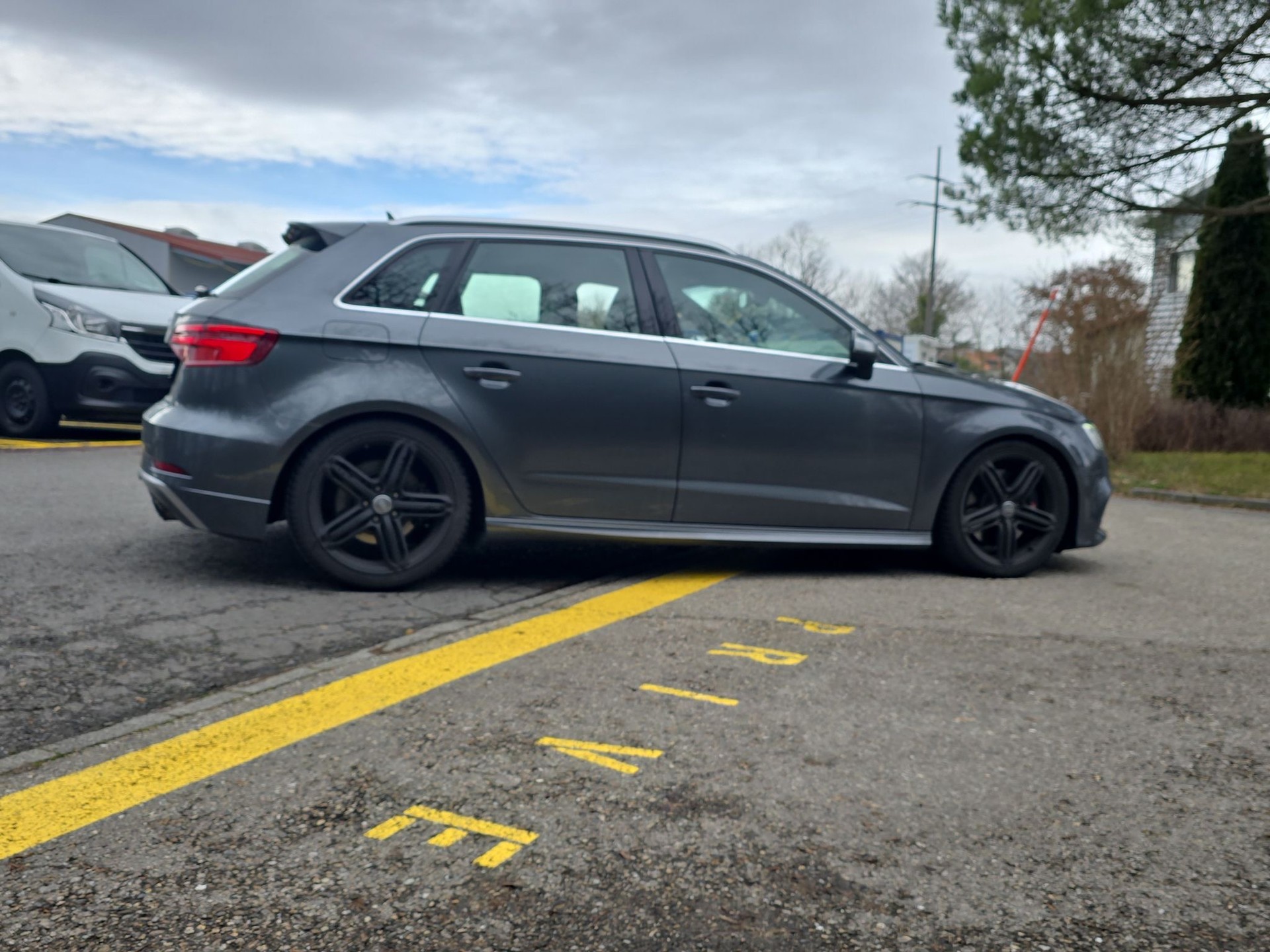 AUDI S3 Sportback 2.0 TFSI quattro S-tronic-image-3
