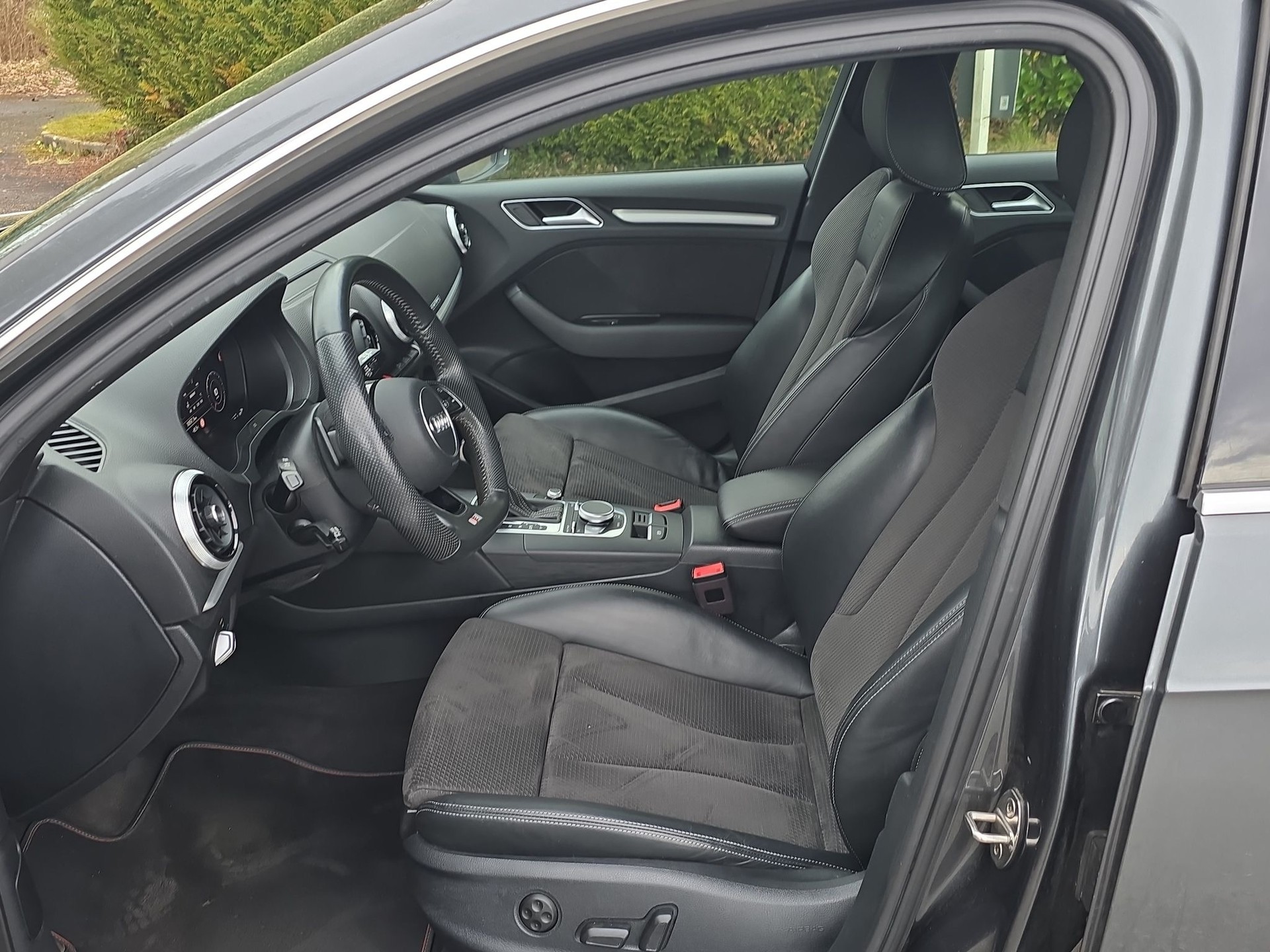 AUDI S3 Sportback 2.0 TFSI quattro S-tronic-image-8