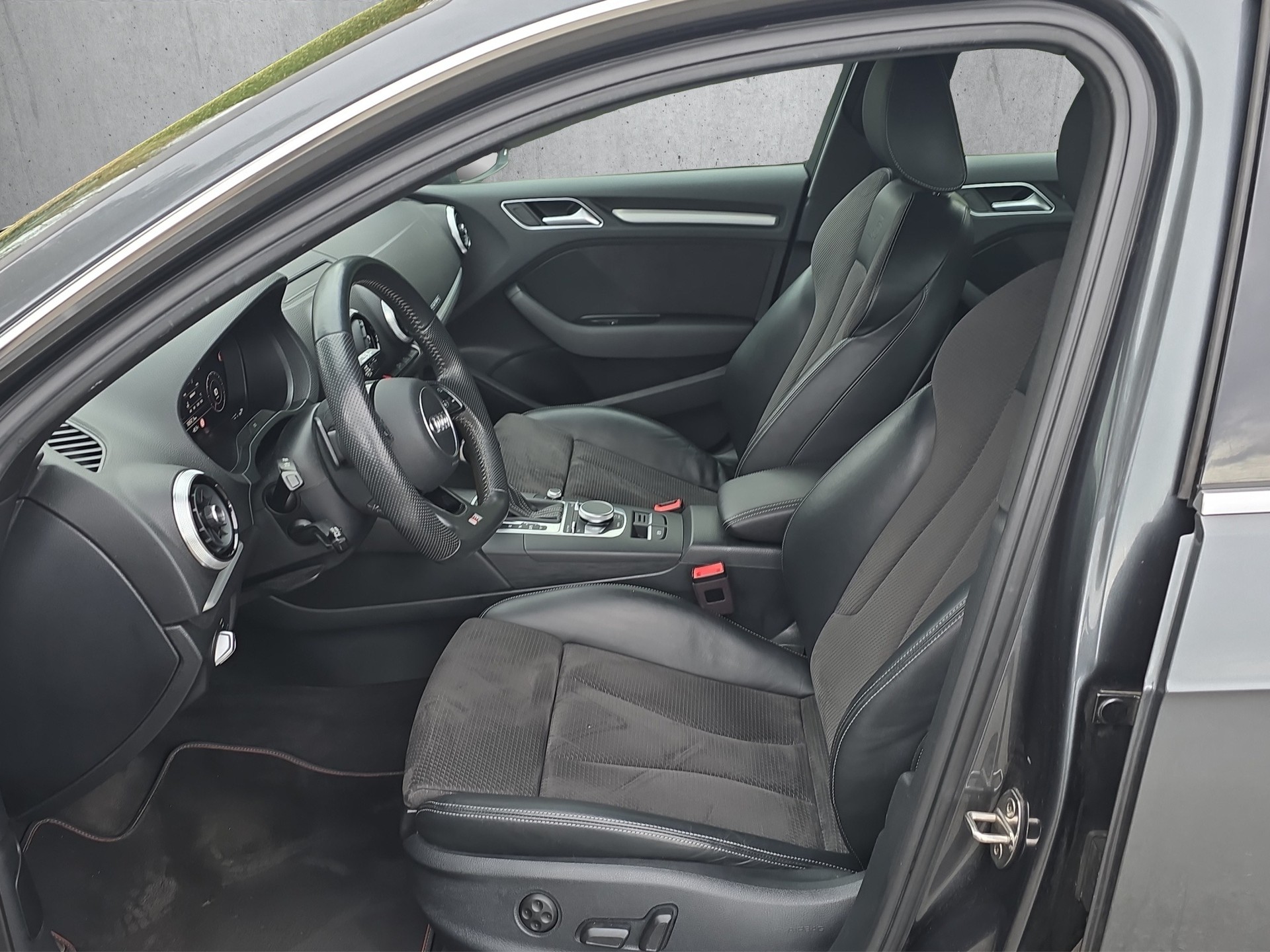 AUDI S3 Sportback 2.0 TFSI quattro S-tronic-image-7