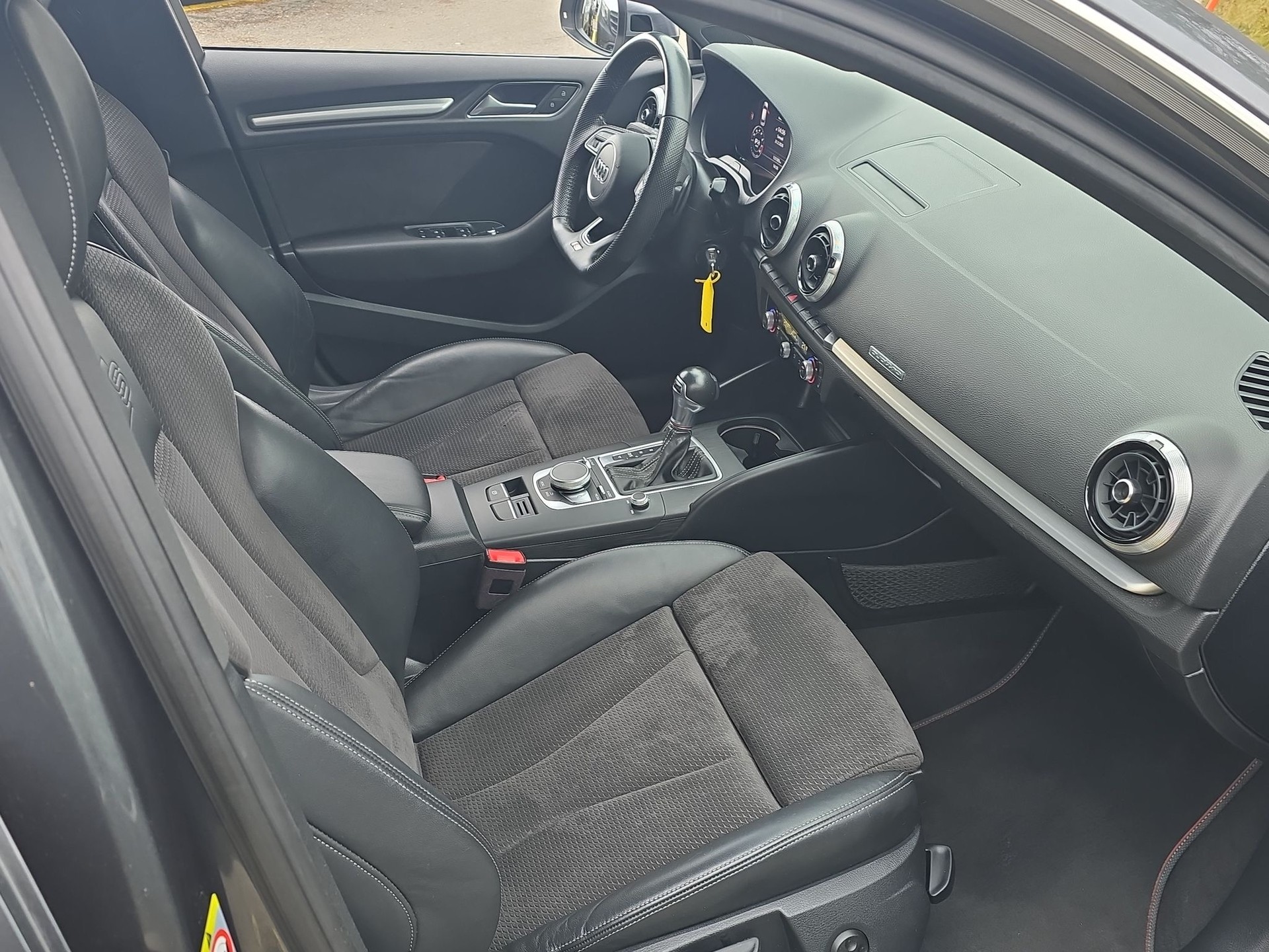 AUDI S3 Sportback 2.0 TFSI quattro S-tronic-image-13