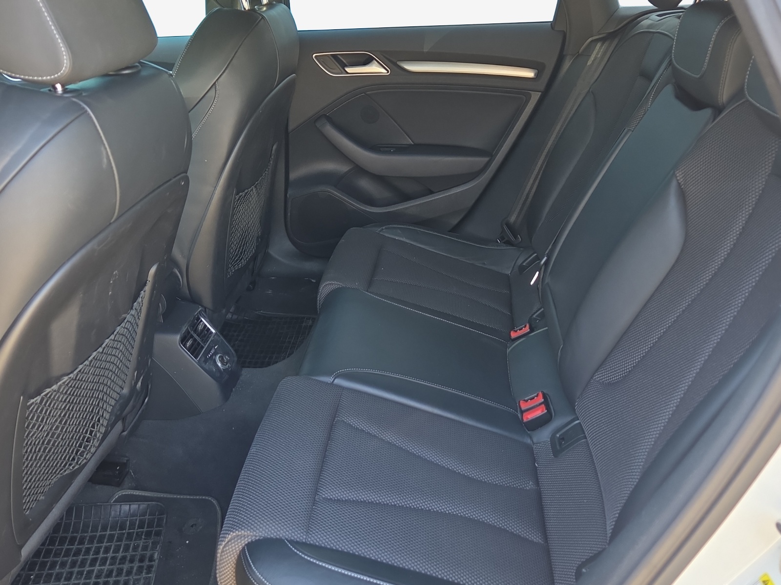AUDI A3 Sportback 2.0 TDI Sport quattro-image-11