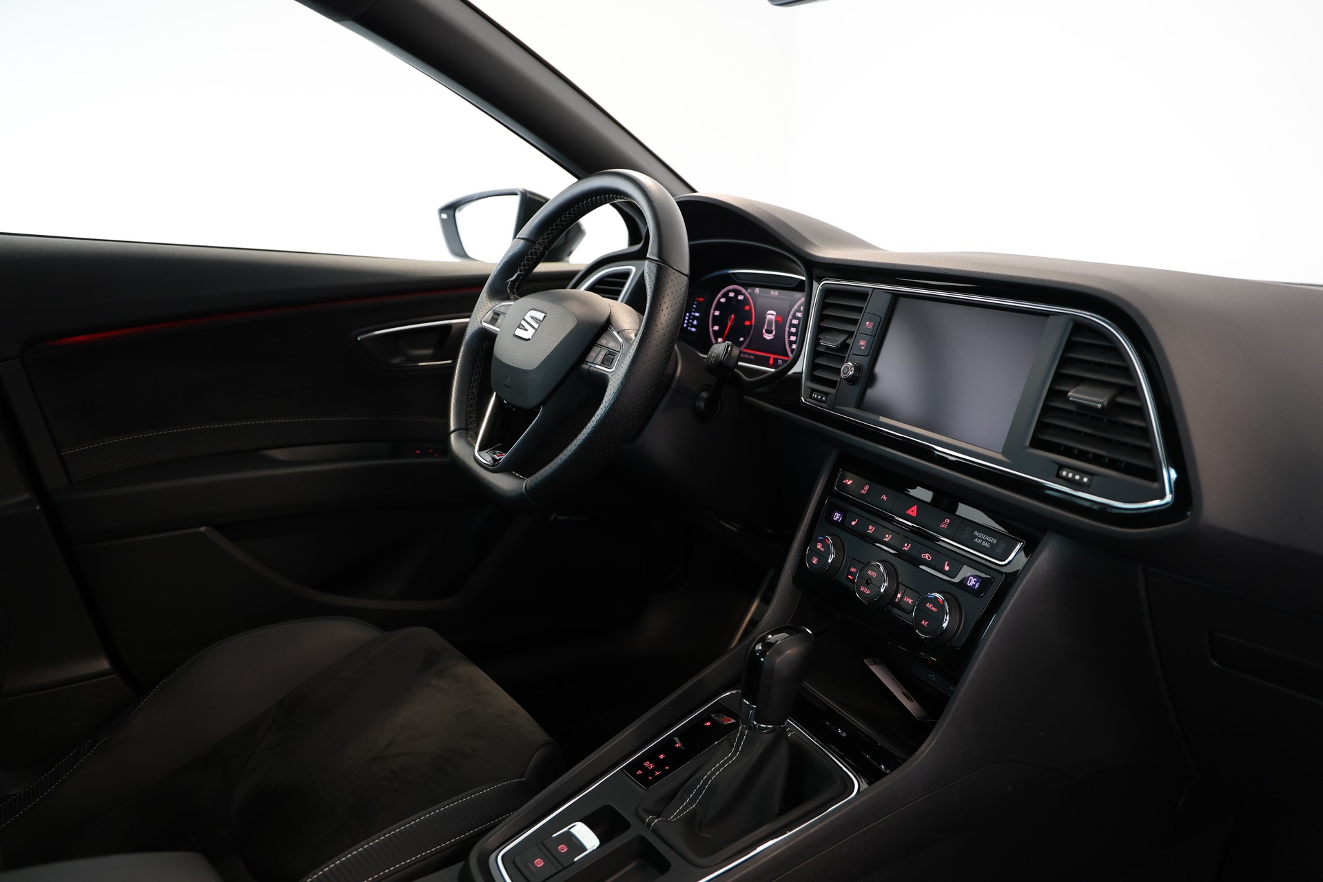 SEAT Leon 2.0 TSI Cupra 300 DSG-image-12
