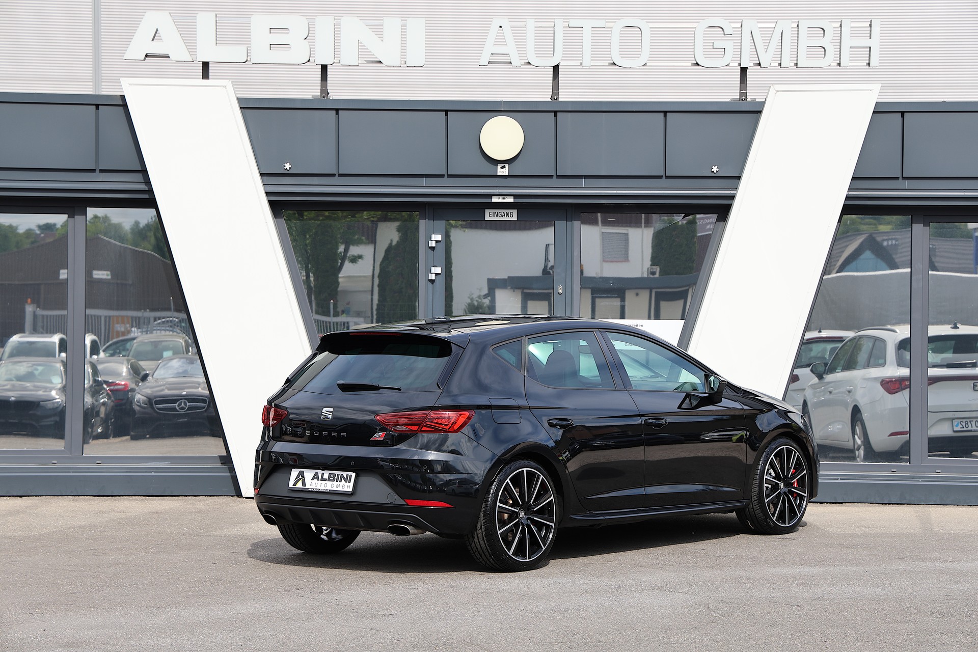 SEAT Leon 2.0 TSI Cupra 300 DSG-image-2