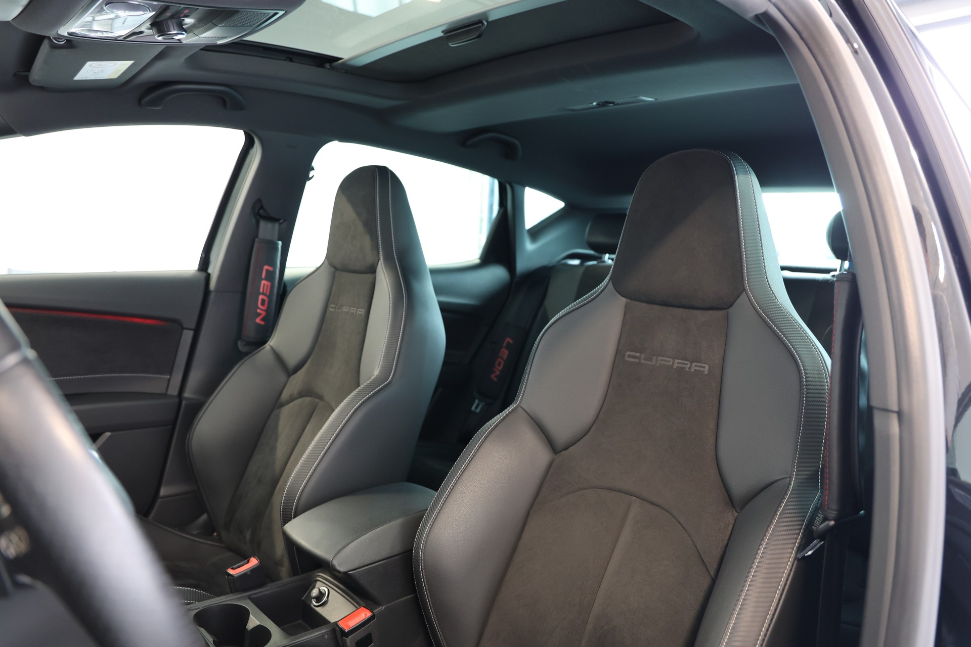 SEAT Leon 2.0 TSI Cupra 300 DSG-image-6