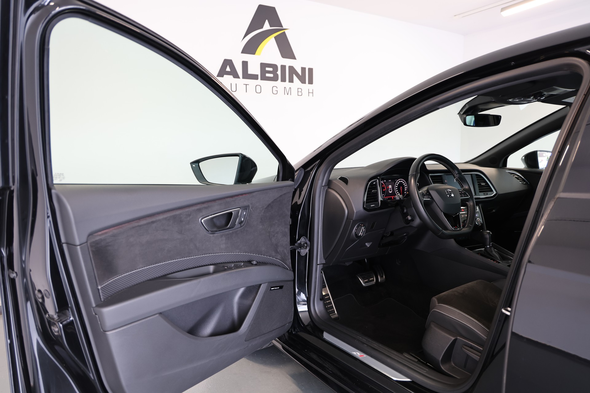 SEAT Leon 2.0 TSI Cupra 300 DSG-image-4