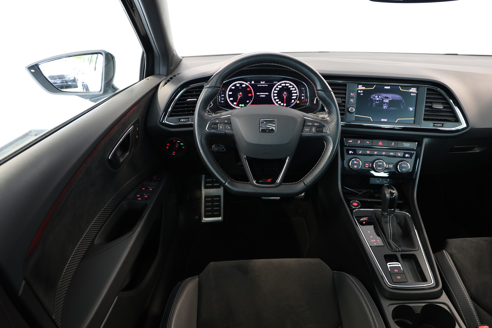 SEAT Leon 2.0 TSI Cupra 300 DSG-image-8