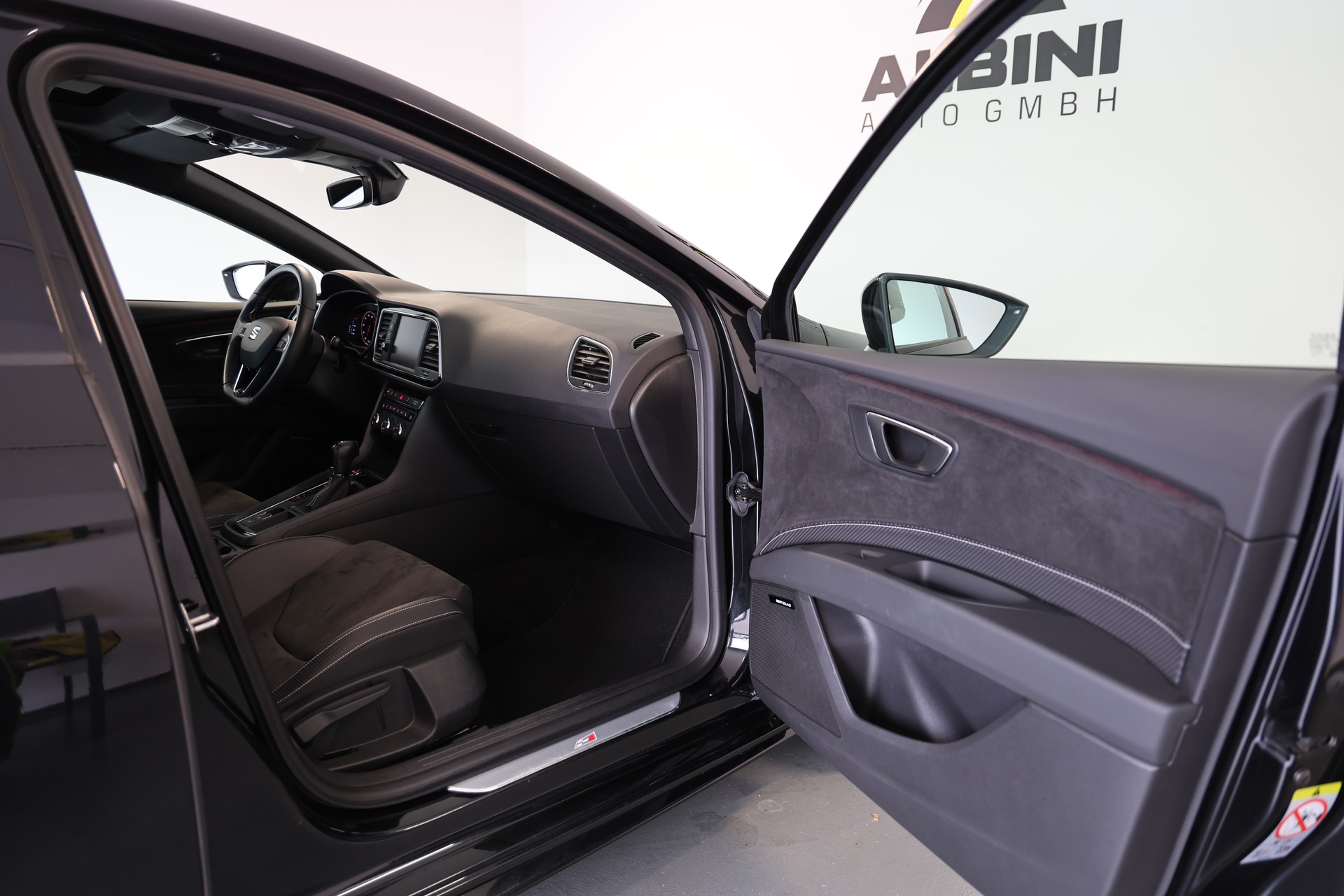 SEAT Leon 2.0 TSI Cupra 300 DSG-image-10