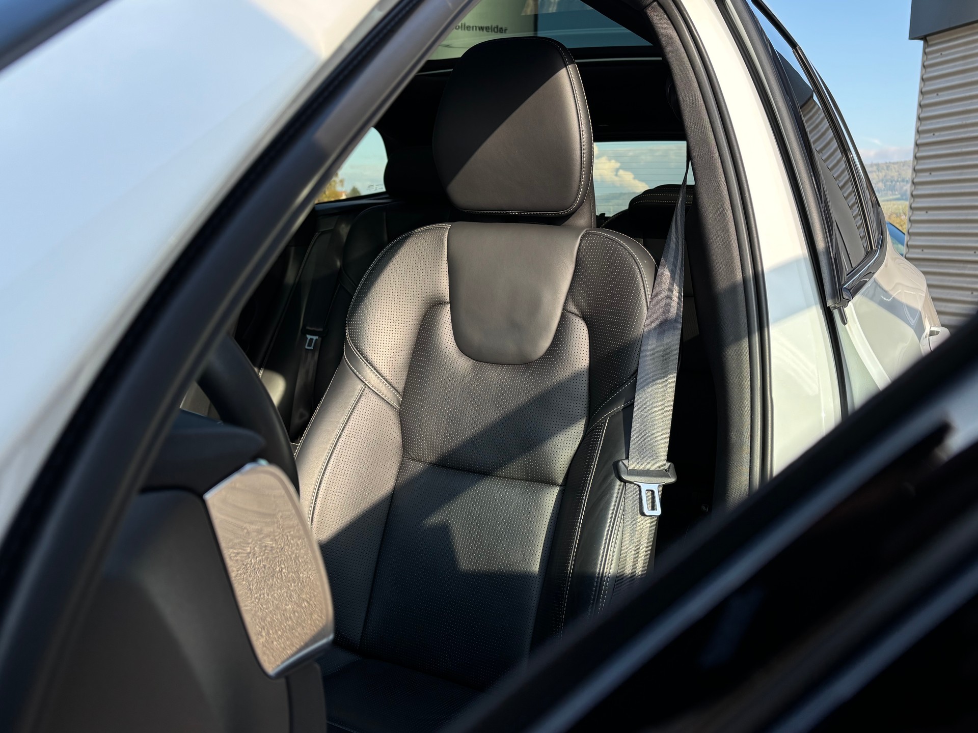 VOLVO XC60 2.0 T8 TE R-Design eAWD-showroom-element-3