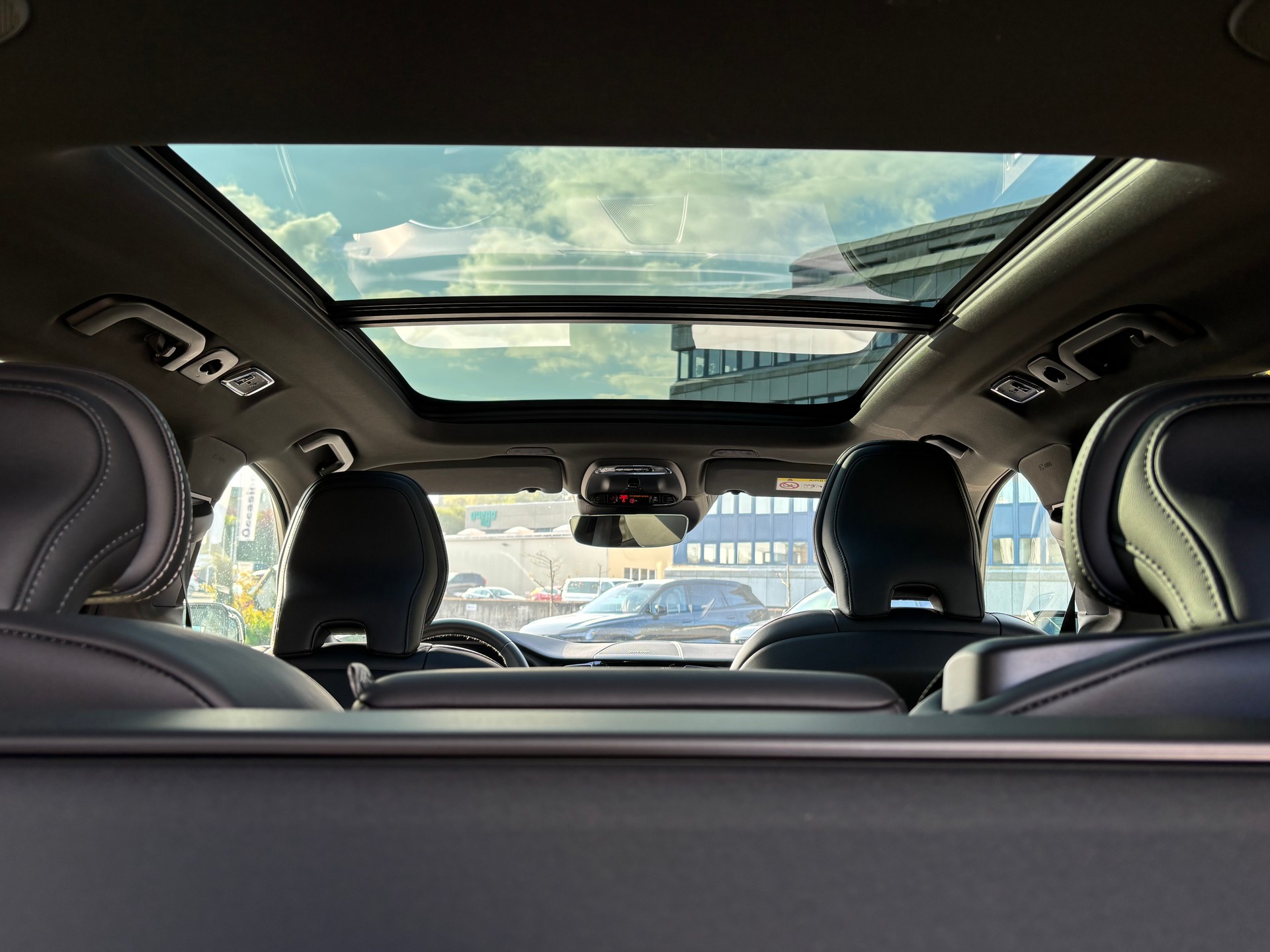 VOLVO XC60 2.0 T8 TE R-Design eAWD-image-10