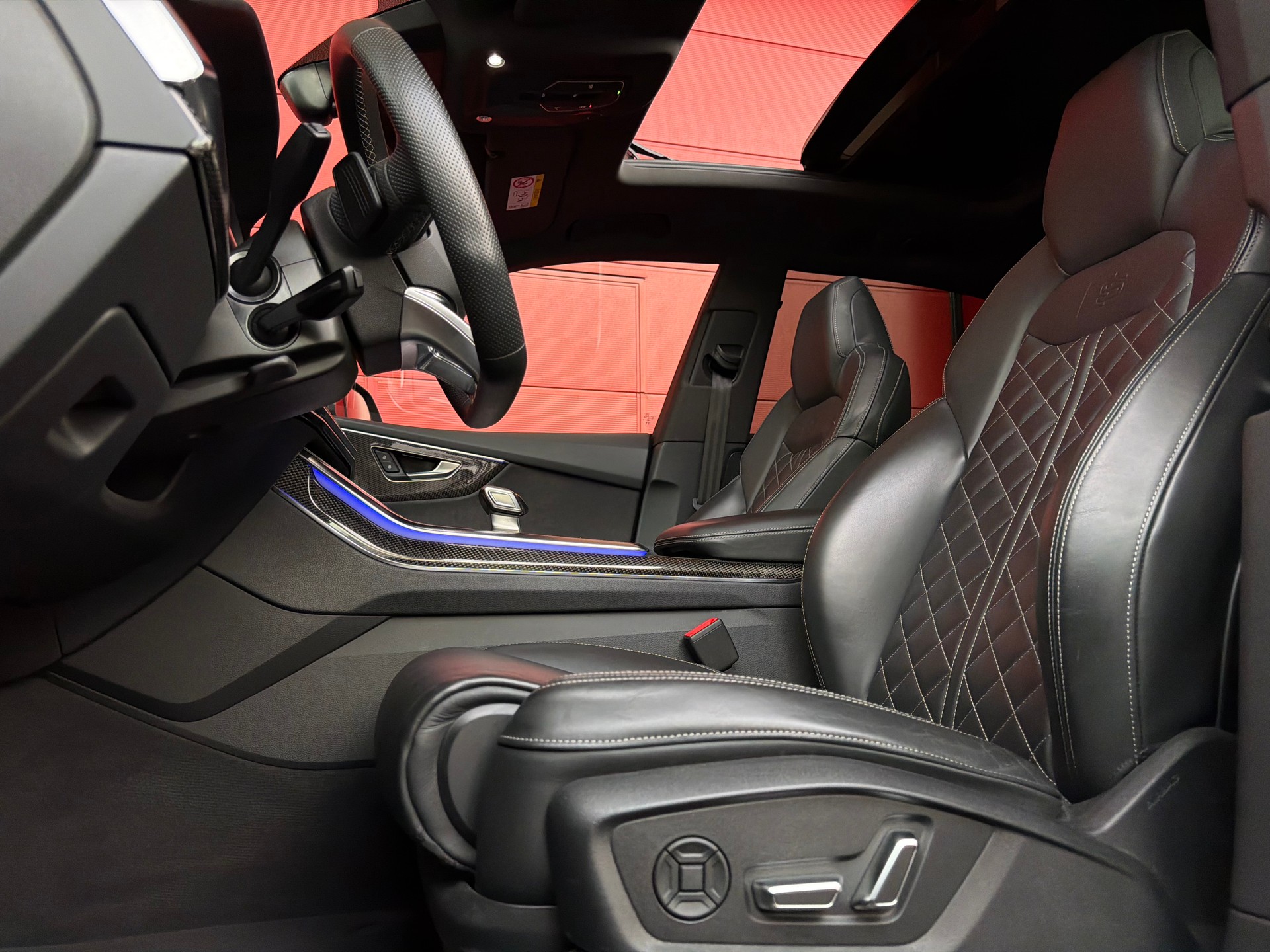 AUDI SQ8 TFSI quattro tiptronic-image-12
