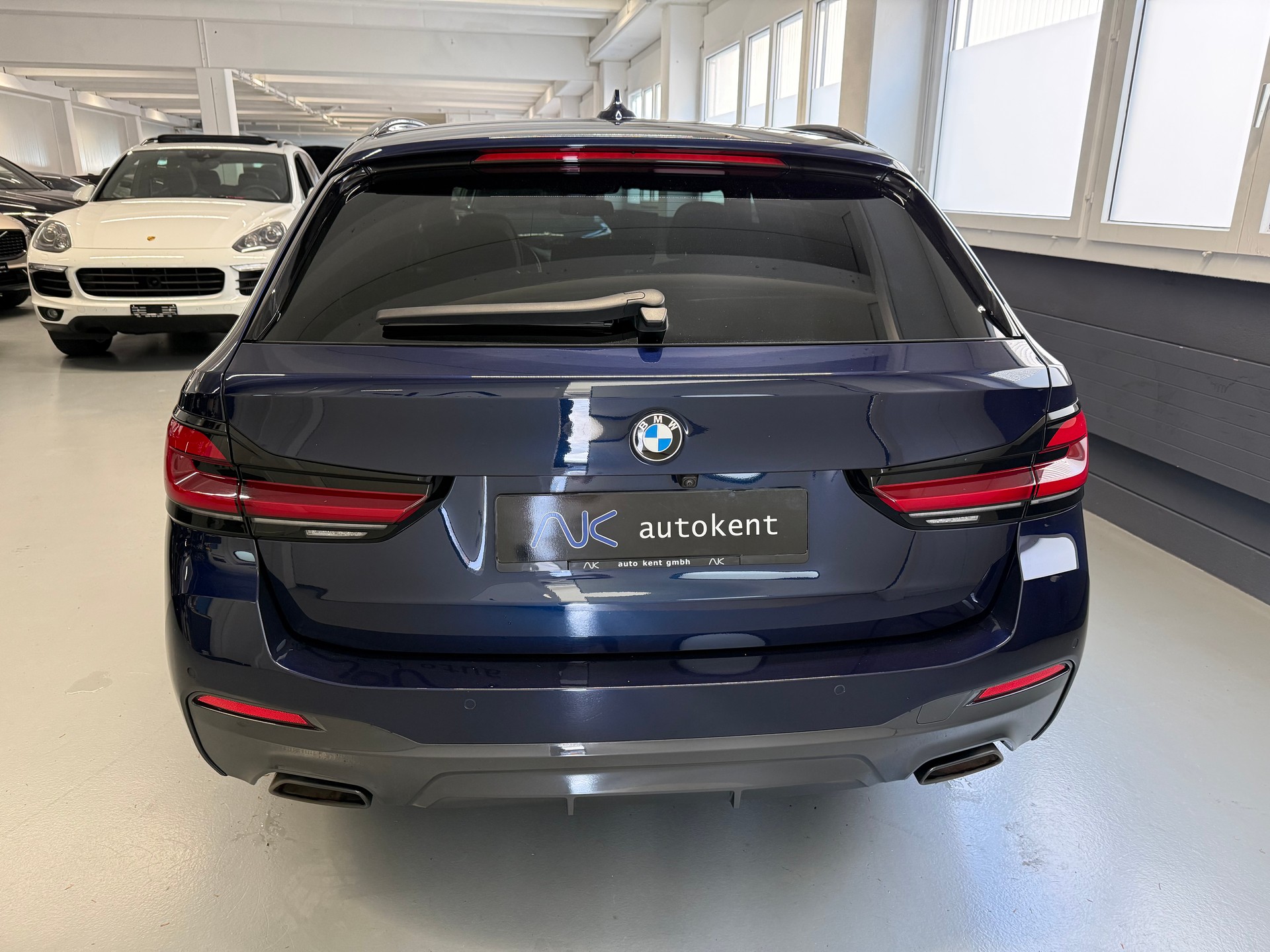 BMW 540d xDrive 48V Touring M Sport Steptronic-image-4