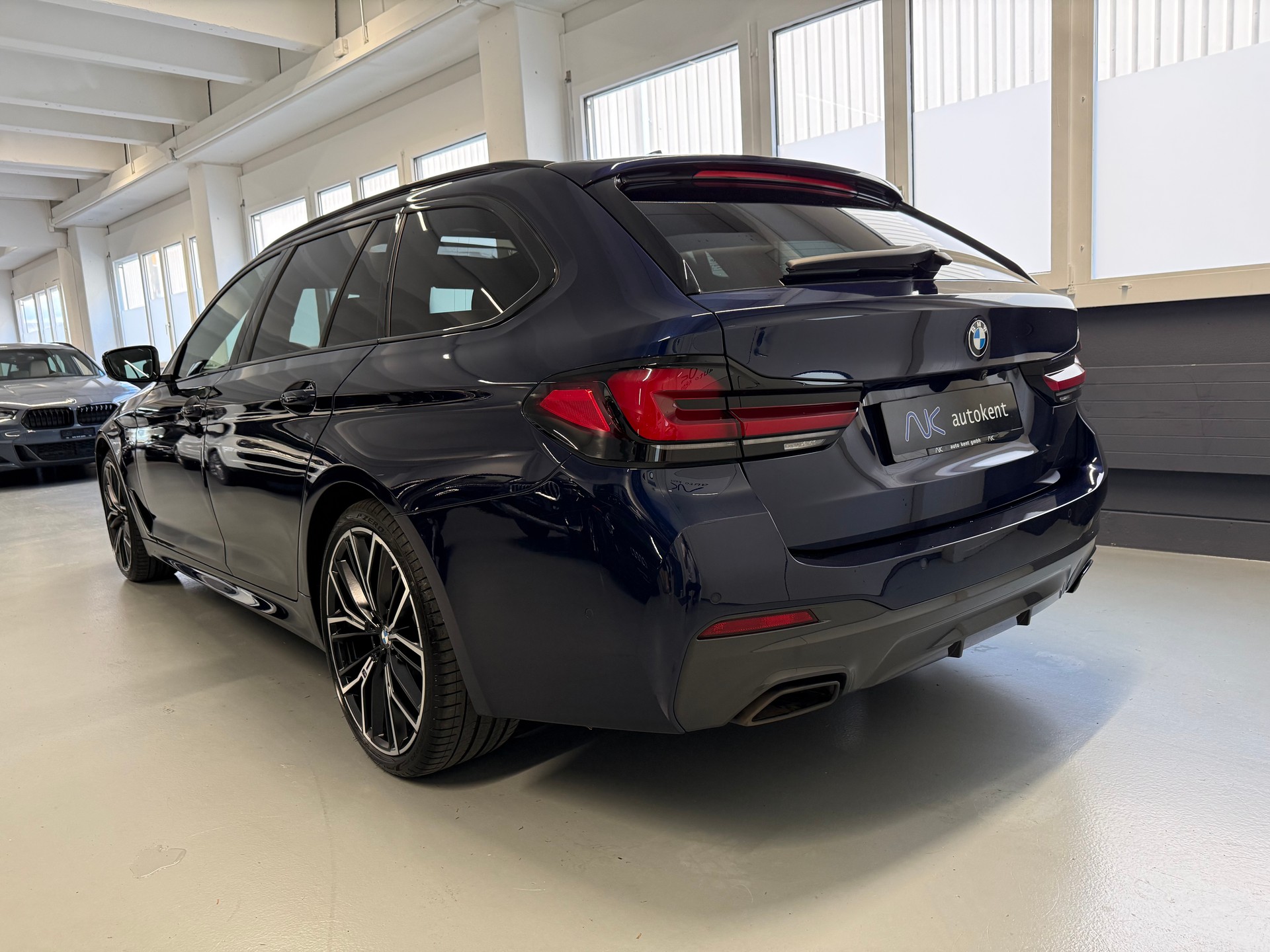 BMW 540d xDrive 48V Touring M Sport Steptronic-showroom-element-3