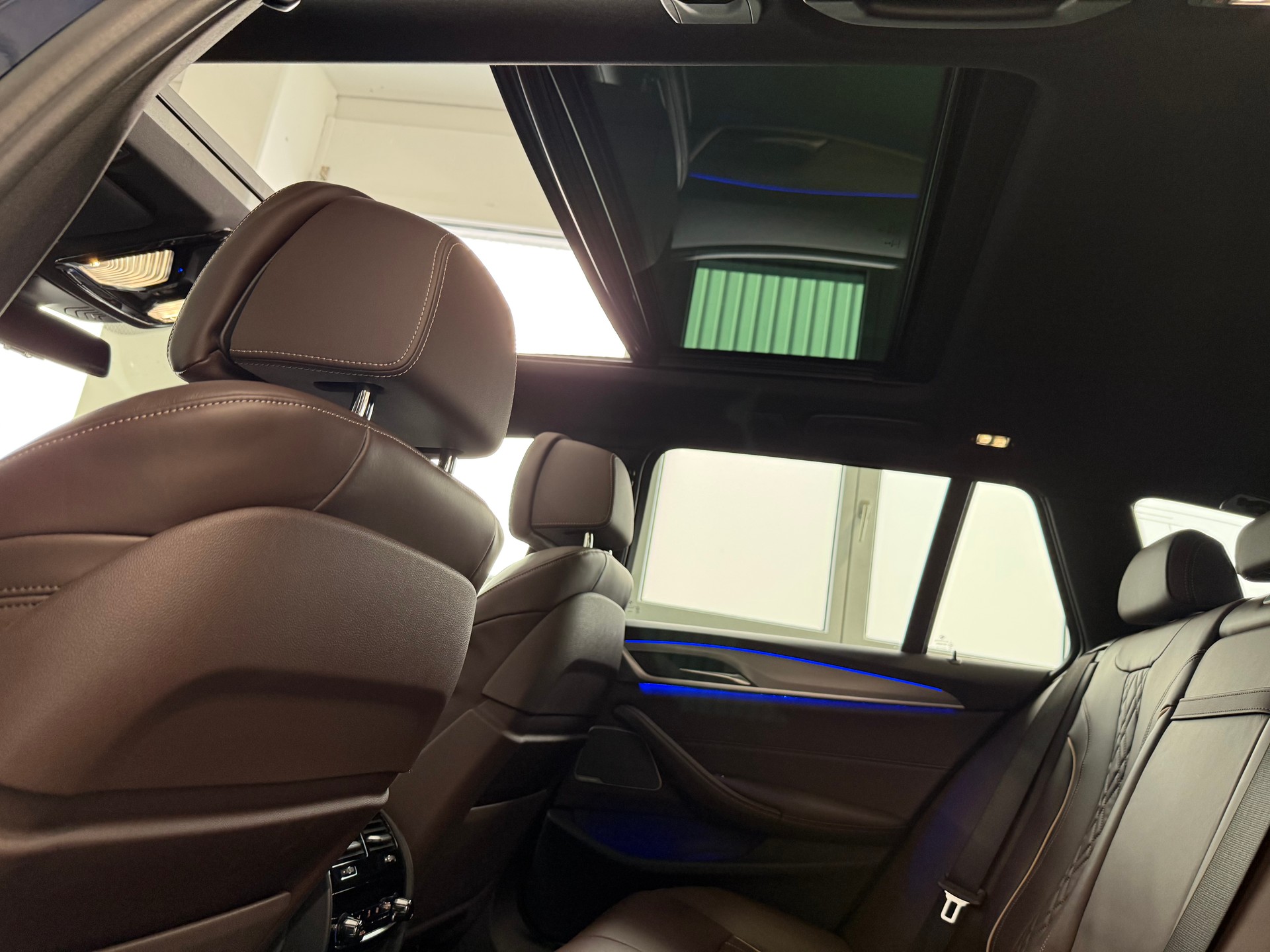 BMW 540d xDrive 48V Touring M Sport Steptronic-image-24