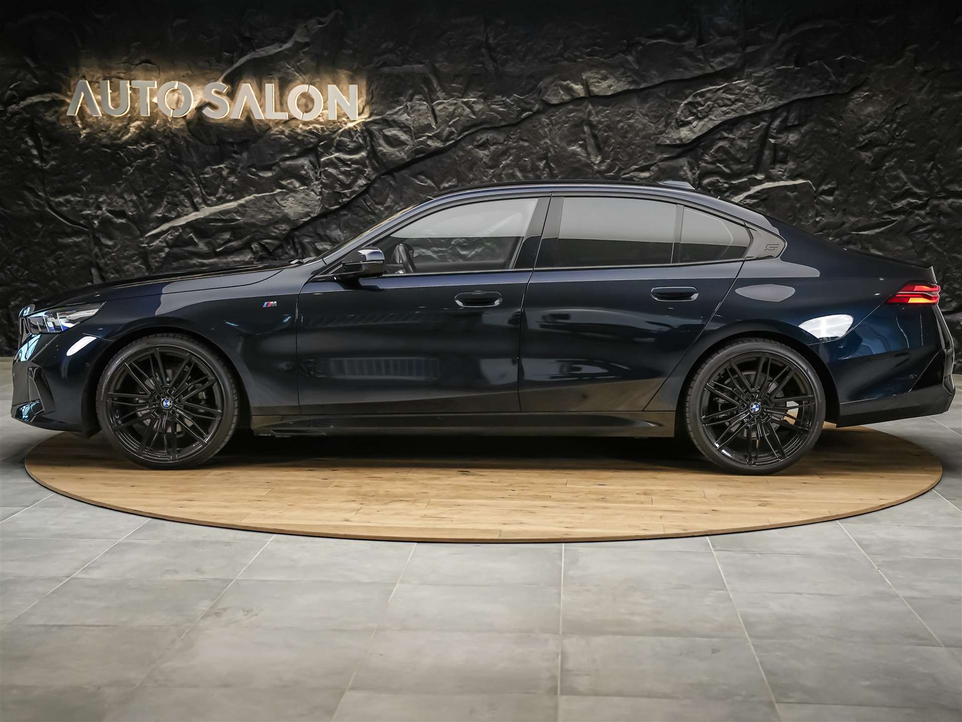 BMW 520d M Sport Steptronic *Werksgarantie*21" Felgen*Driving Assistent Plus*-image-1