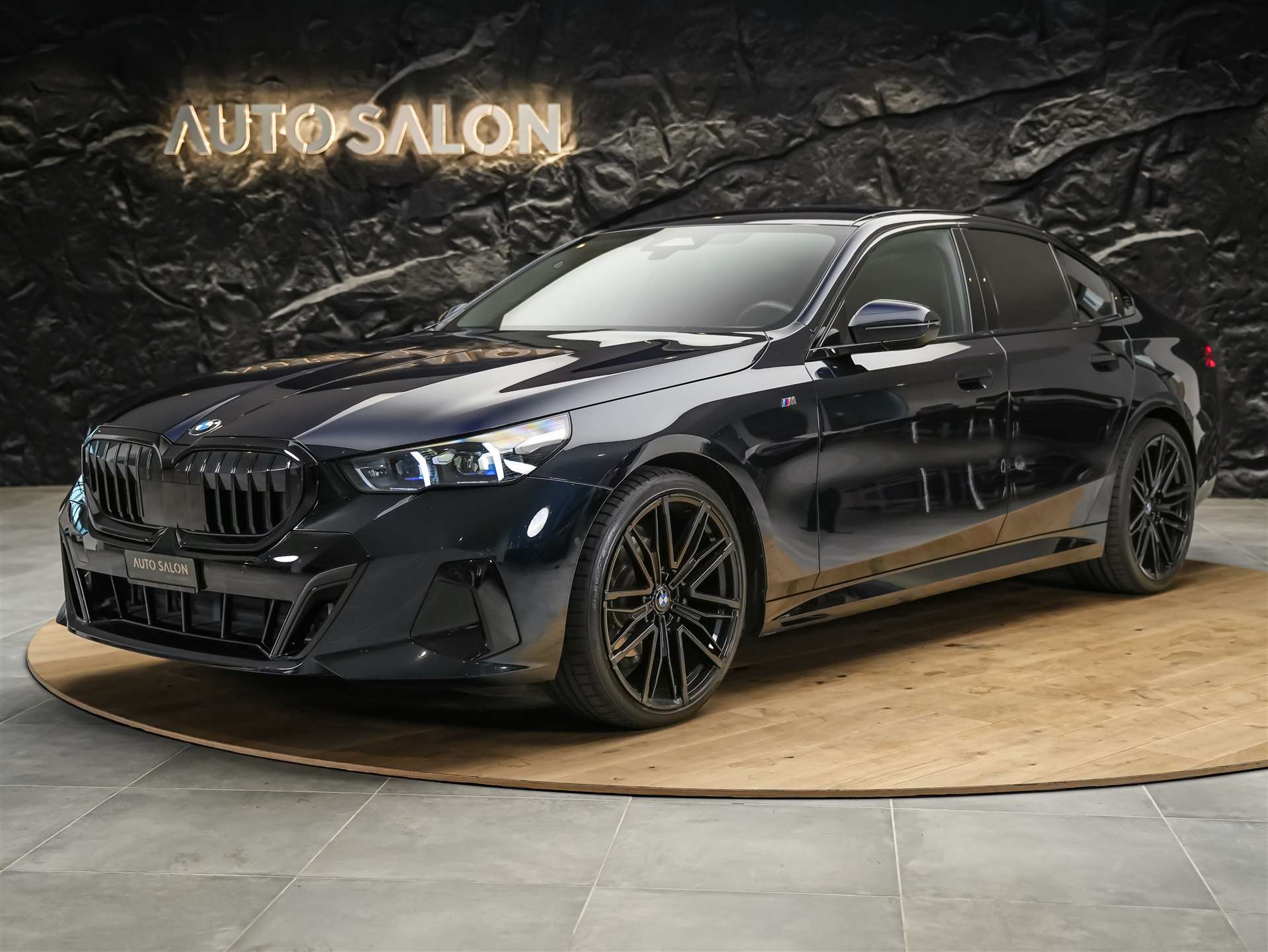 BMW 520d M Sport Steptronic *Werksgarantie*21" Felgen*Driving Assistent Plus*-image-0