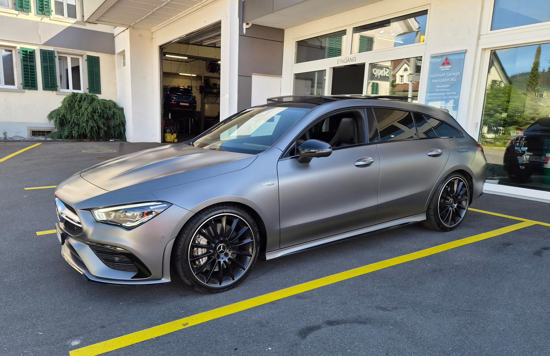 MERCEDES-BENZ CLA 35 AMG 4matic Shooting Brake-image-2