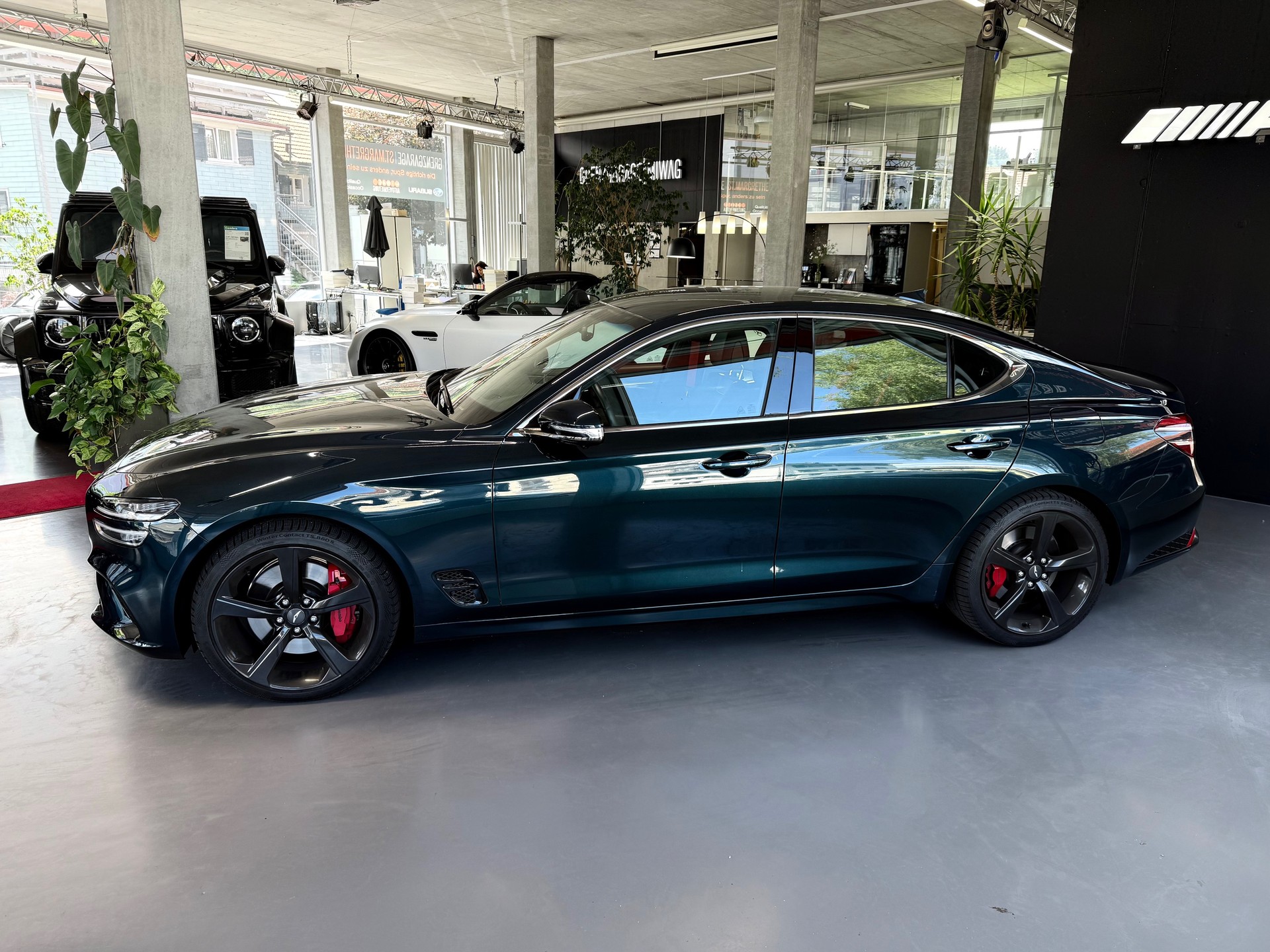 GENESIS G70 2.0 TGDI Sport AT8 AWD-showroom-element-3