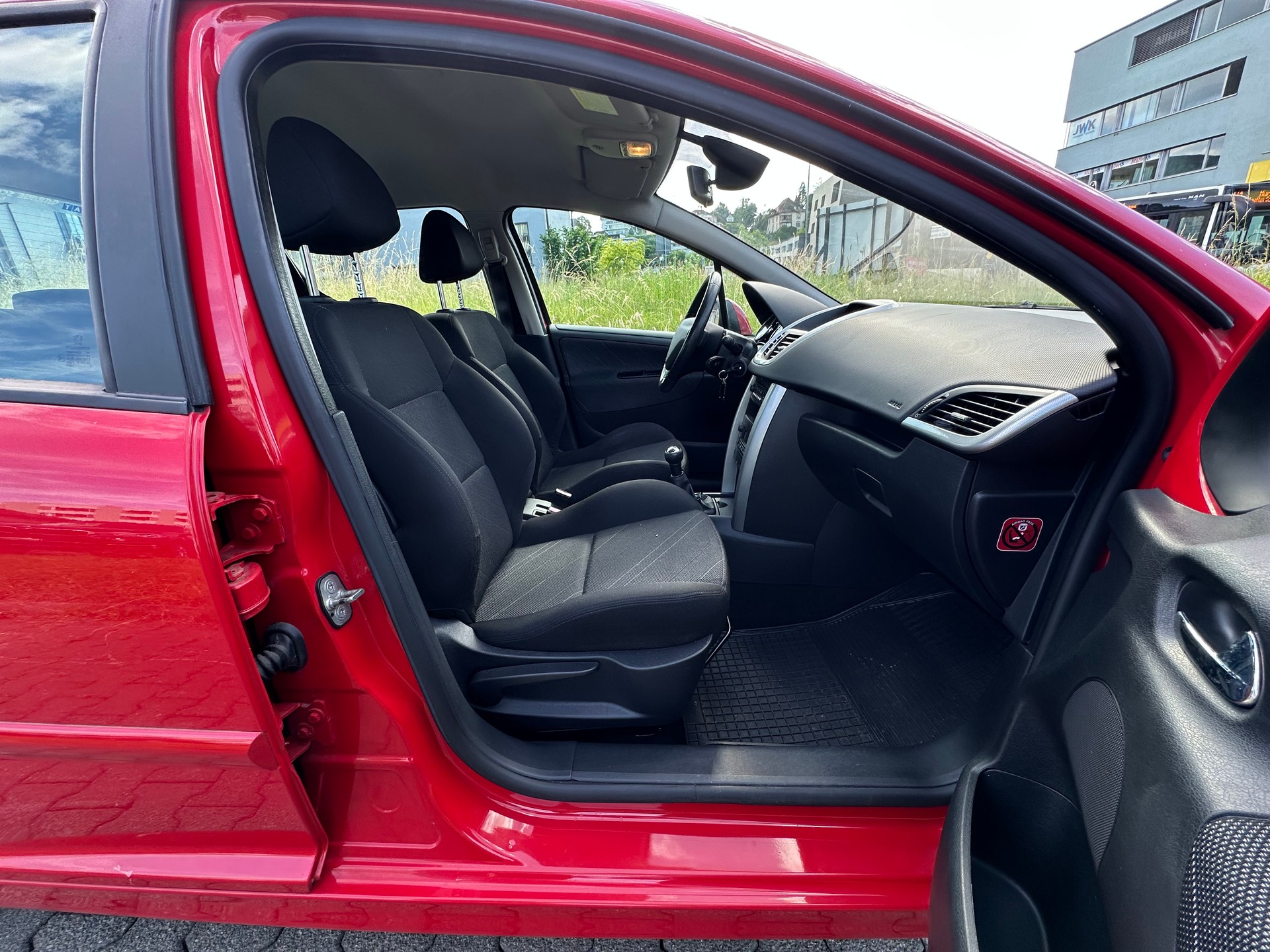 PEUGEOT 207 1.4 16V Trendy-image-6