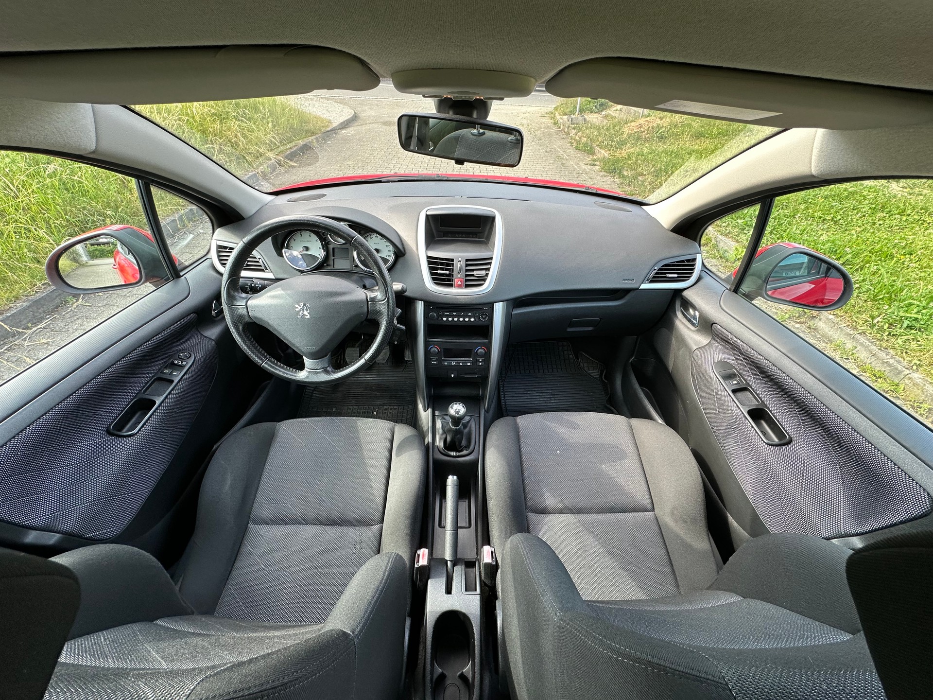 PEUGEOT 207 1.4 16V Trendy-image-8