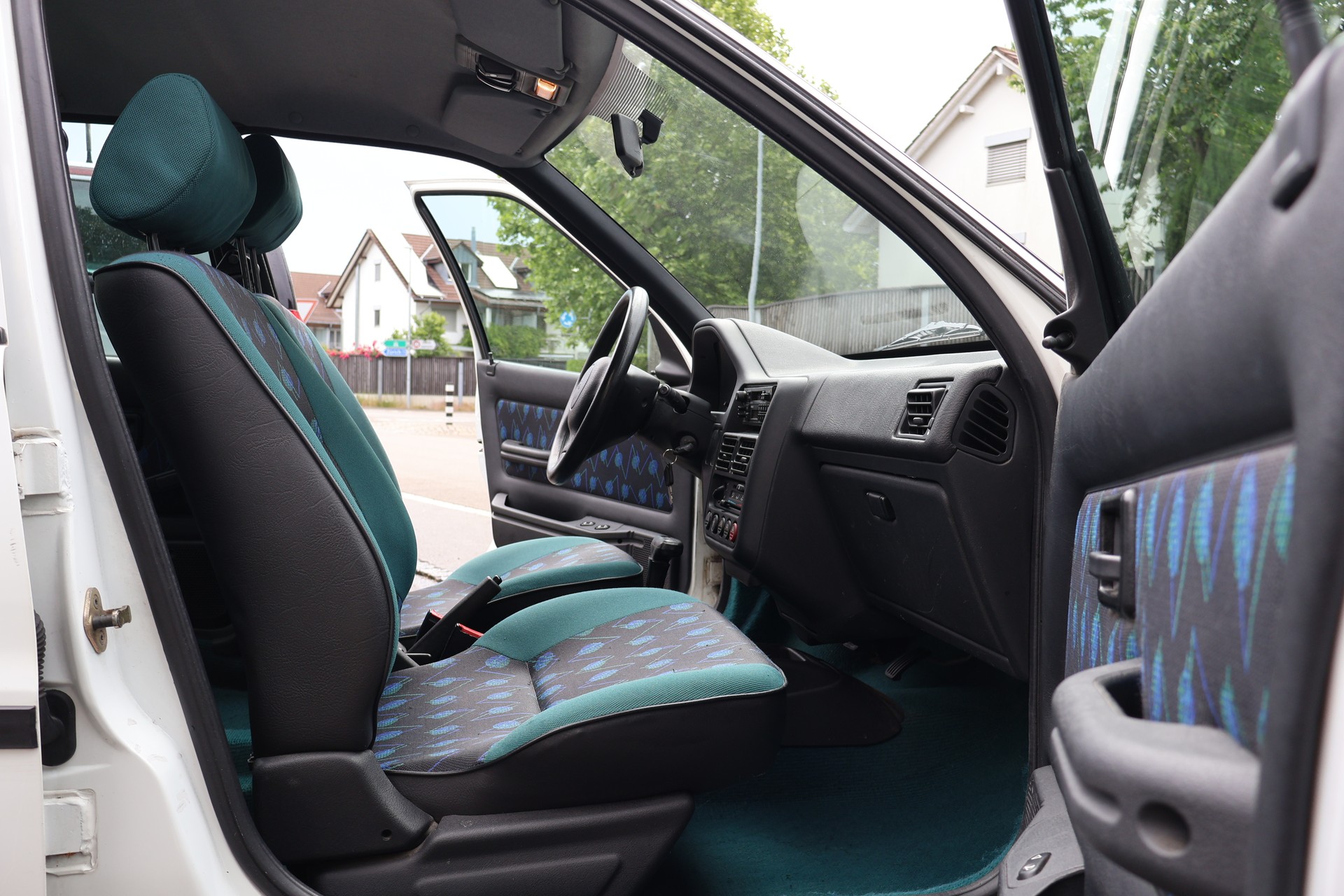 PEUGEOT 106 1.6 Automatic-image-11