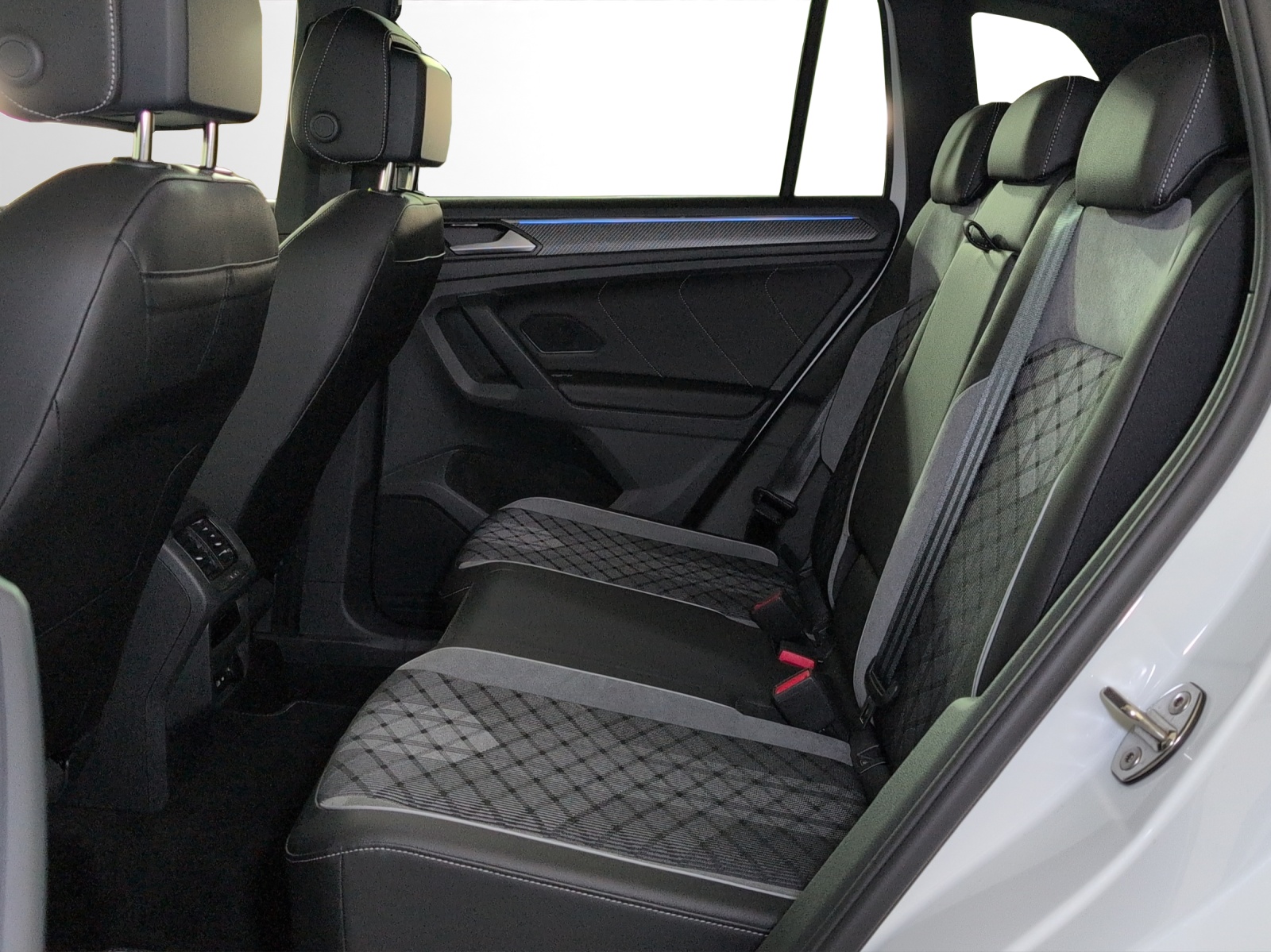 VW Tiguan 2.0TSI R-Line 4Motion DSG-image-7