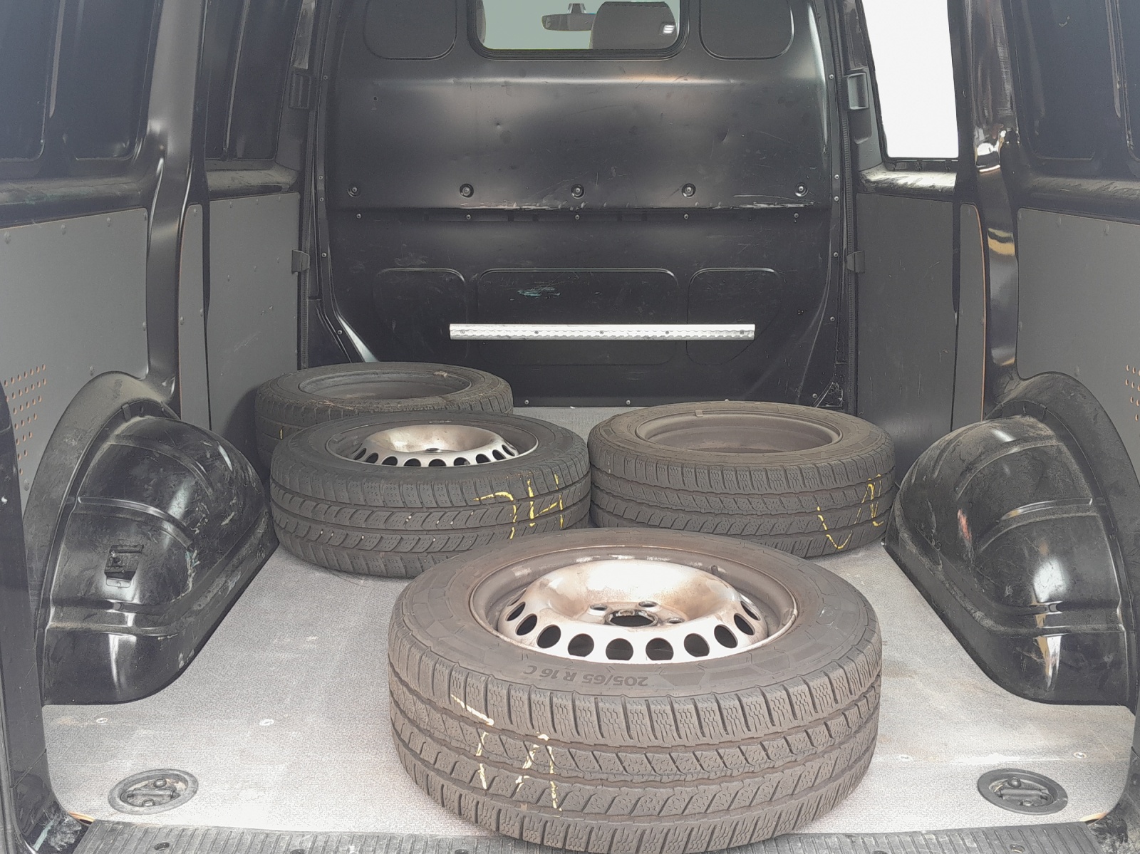 VW T6.1 2.0 TDI DSG-image-12