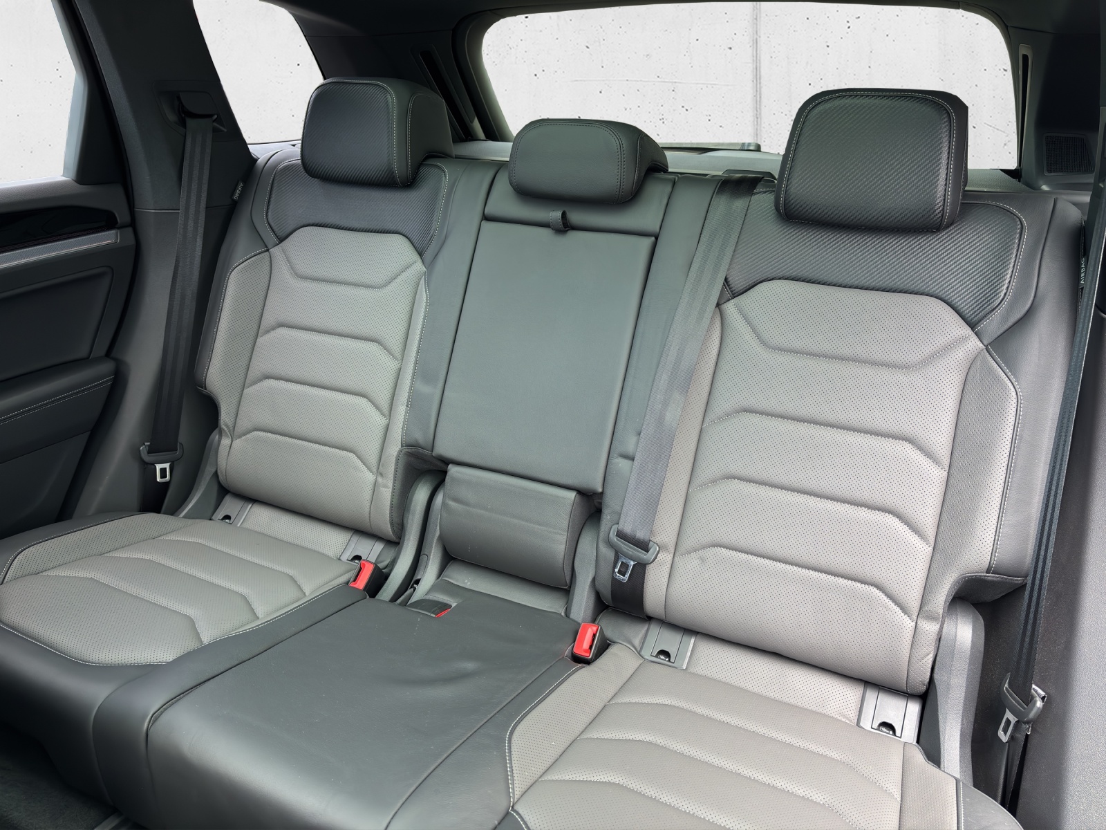 VW Touareg 3.0 TDI R Line Tiptronic mit AHK, Allradlenkung, Panorama-Ausstell-/Schiebedach, Standheizung & Winterräder-image-29