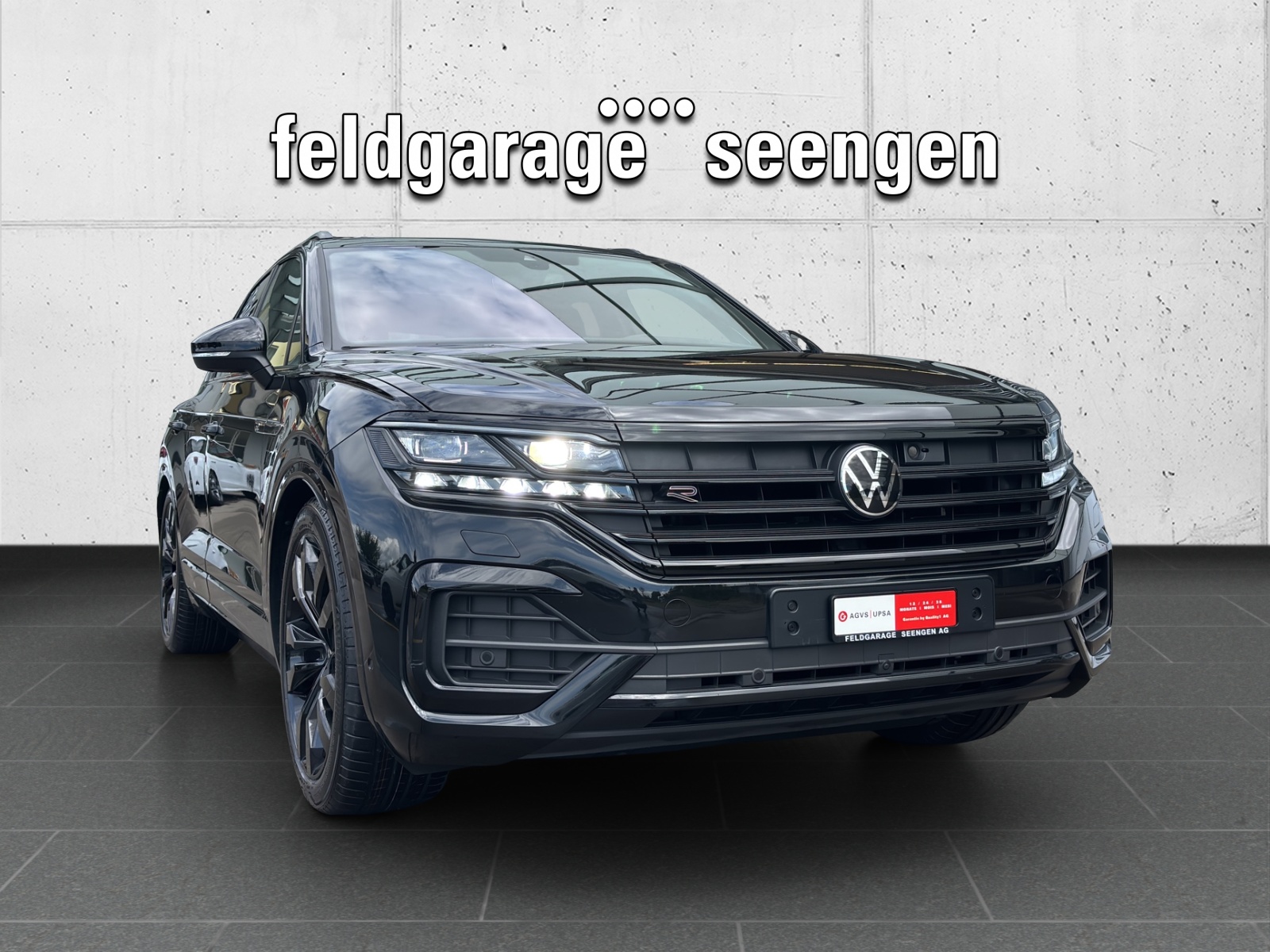 VW Touareg 3.0 TDI R Line Tiptronic mit AHK, Allradlenkung, Panorama-Ausstell-/Schiebedach, Standheizung & Winterräder-image-2