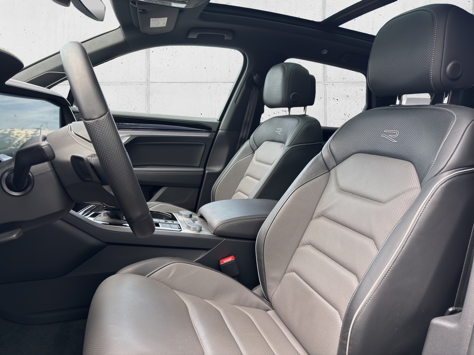 VW Touareg 3.0 TDI R Line Tiptronic mit AHK, Allradlenkung, Panorama-Ausstell-/Schiebedach, Standheizung & Winterräder-image-27