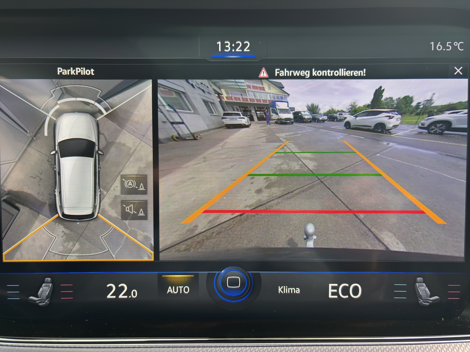 VW Touareg 3.0 TDI R Line Tiptronic mit AHK, Allradlenkung, Panorama-Ausstell-/Schiebedach, Standheizung & Winterräder-image-23