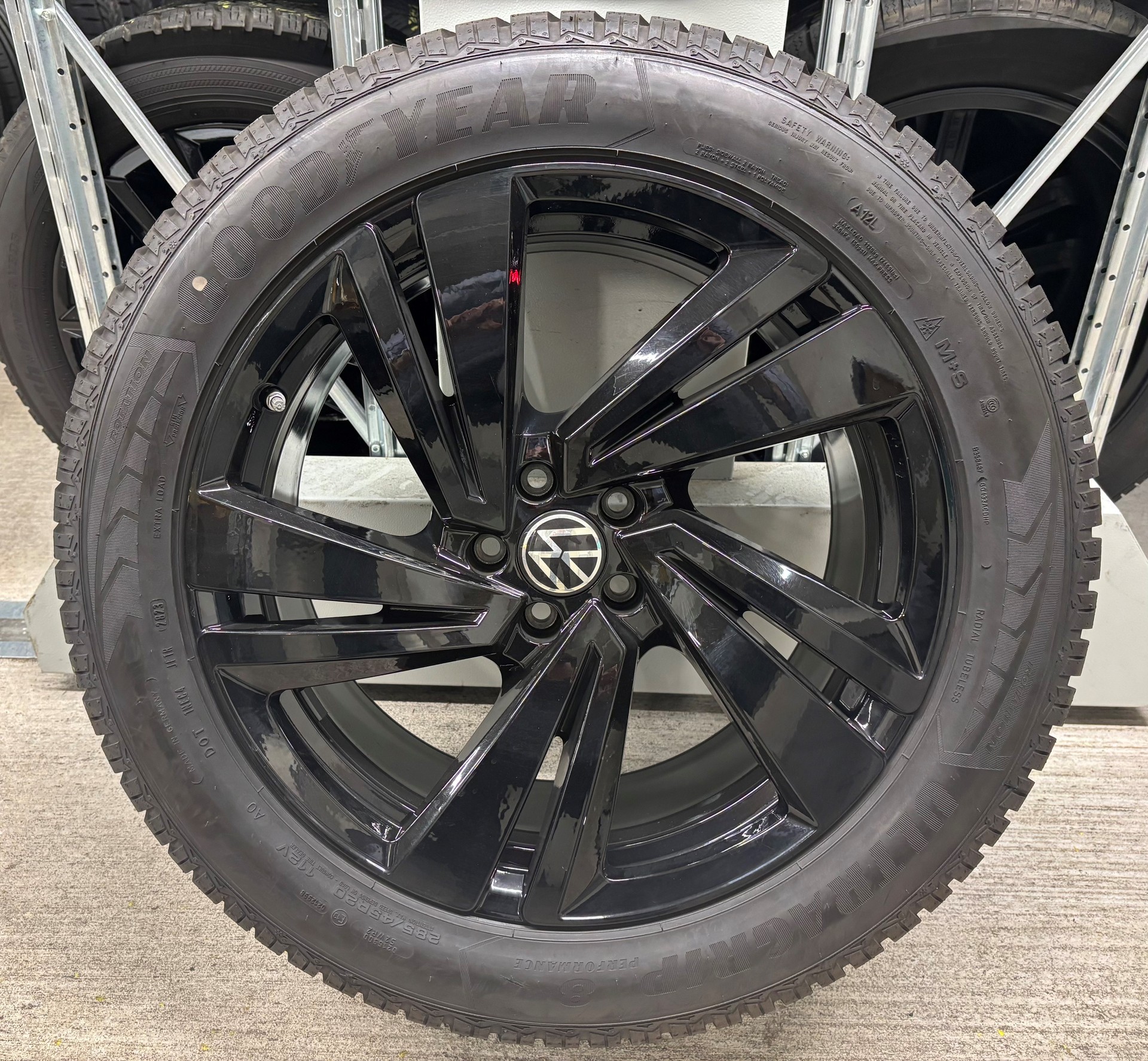 VW Touareg 3.0 TDI R Line Tiptronic mit AHK, Allradlenkung, Panorama-Ausstell-/Schiebedach, Standheizung & Winterräder-image-31