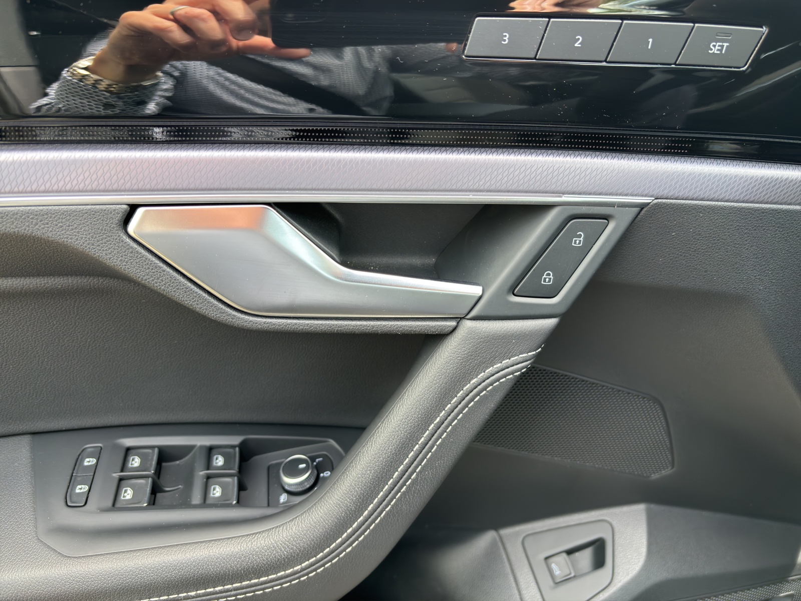 VW Touareg 3.0 TDI R Line Tiptronic mit AHK, Allradlenkung, Panorama-Ausstell-/Schiebedach, Standheizung & Winterräder-image-30