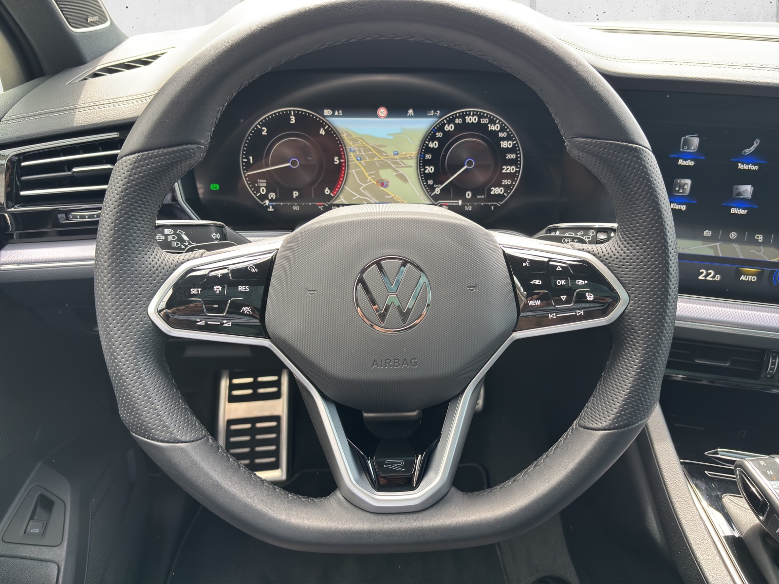 VW Touareg 3.0 TDI R Line Tiptronic mit AHK, Allradlenkung, Panorama-Ausstell-/Schiebedach, Standheizung & Winterräder-image-12