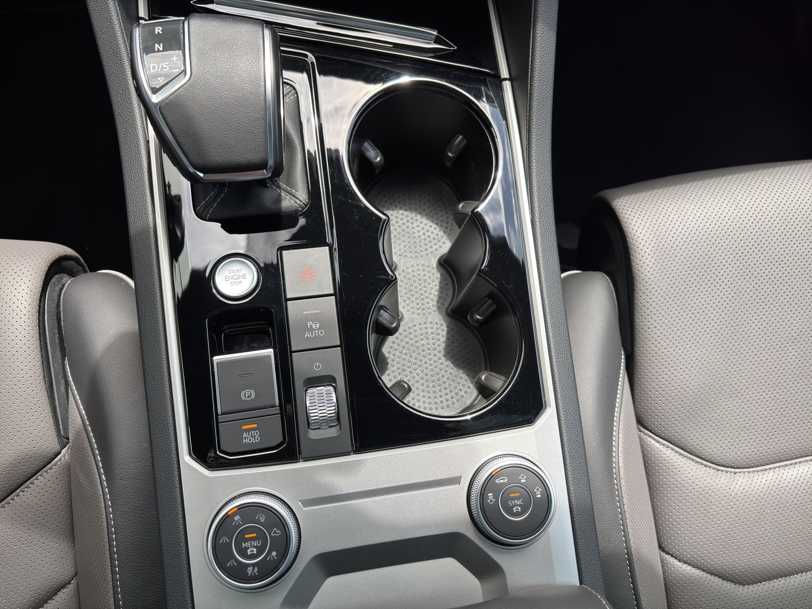 VW Touareg 3.0 TDI R Line Tiptronic mit AHK, Allradlenkung, Panorama-Ausstell-/Schiebedach, Standheizung & Winterräder-image-18