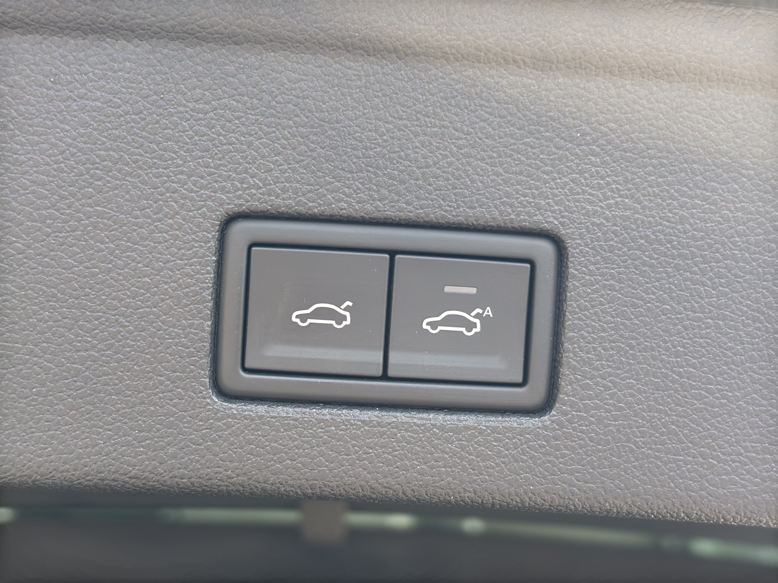 VW Touareg 3.0 TDI R Line Tiptronic mit AHK, Allradlenkung, Panorama-Ausstell-/Schiebedach, Standheizung & Winterräder-image-8