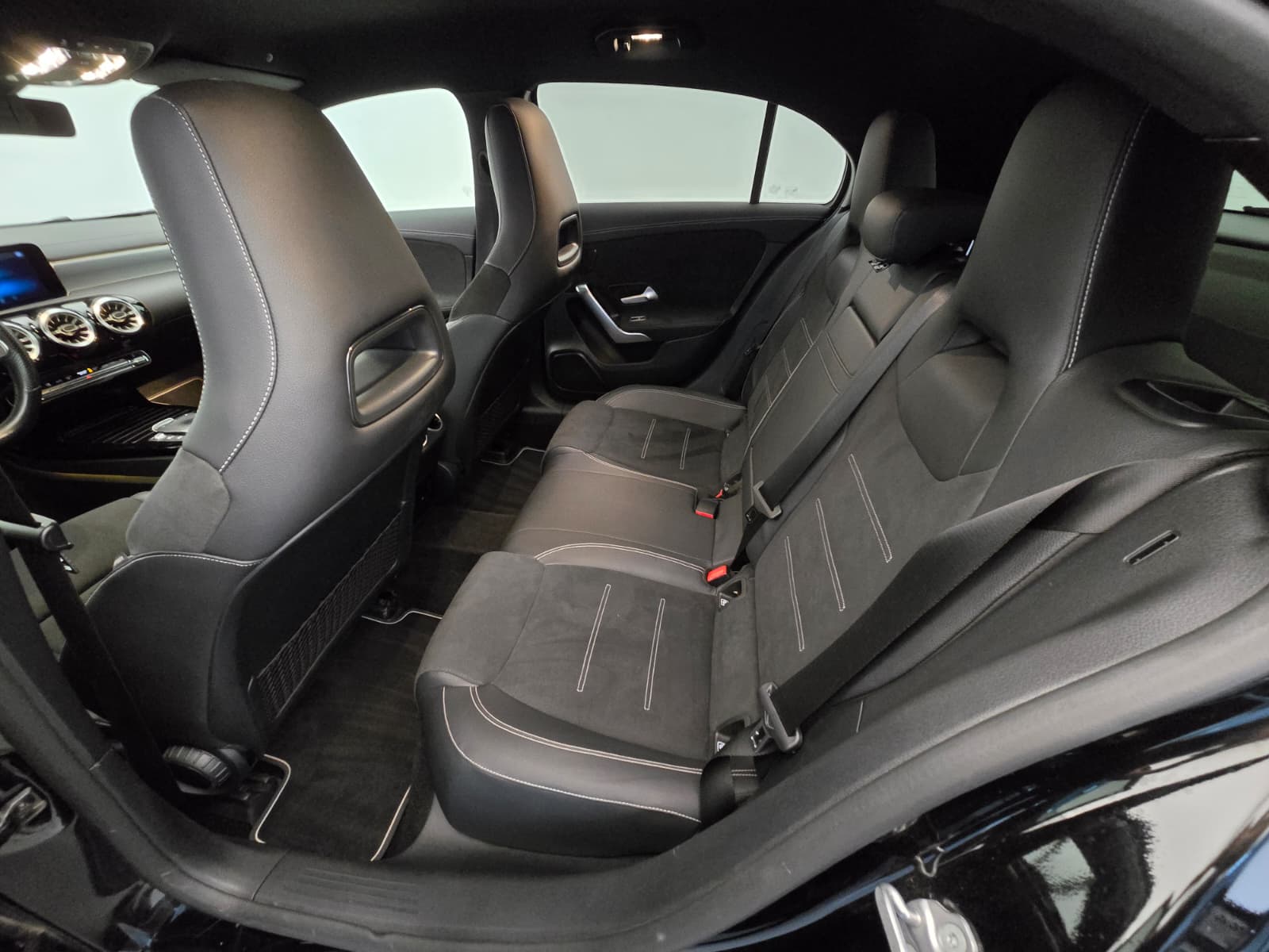 MERCEDES-BENZ A 250 AMG Line 7G-DCT-image-13