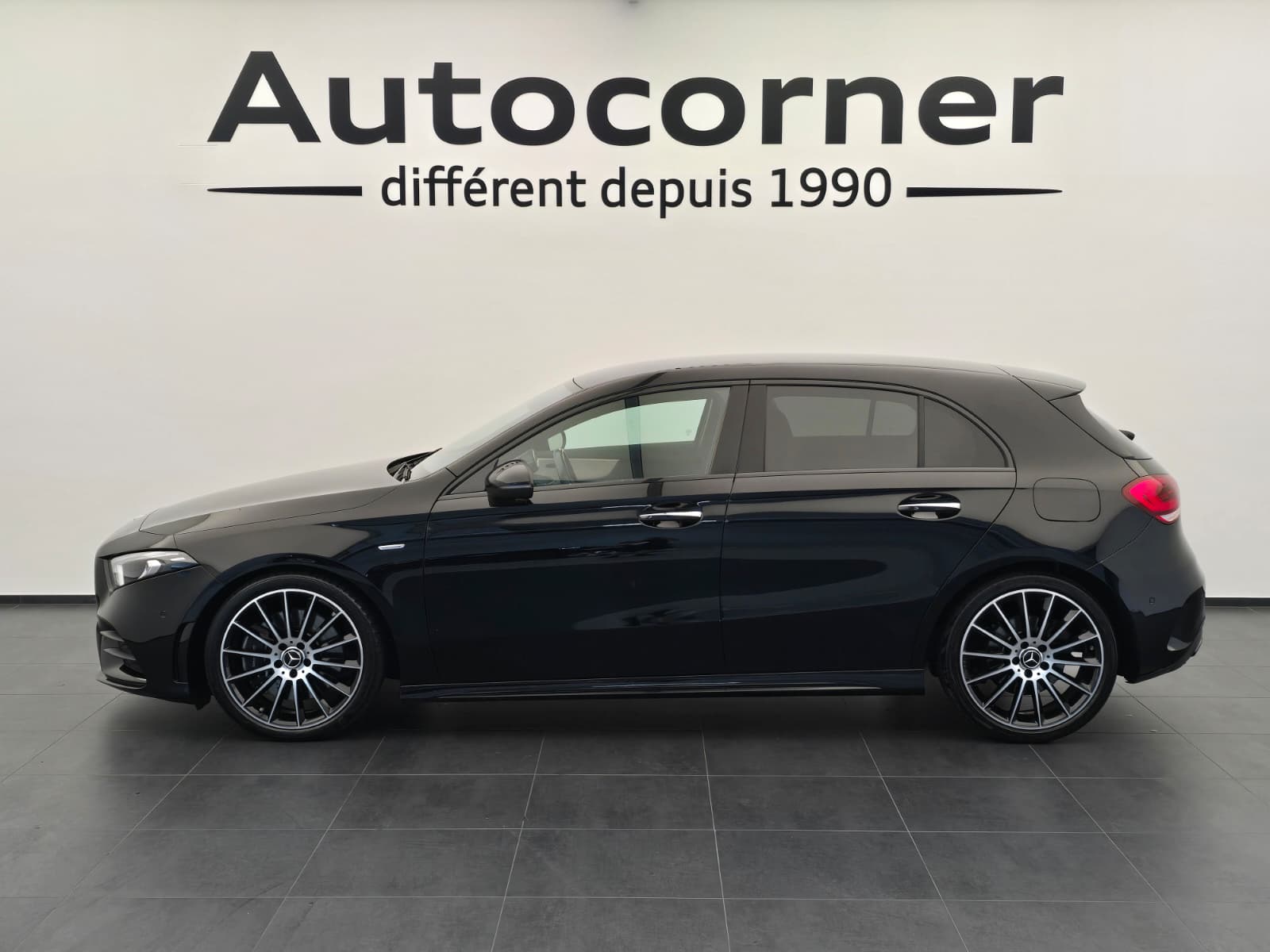 MERCEDES-BENZ A 250 AMG Line 7G-DCT-image-1