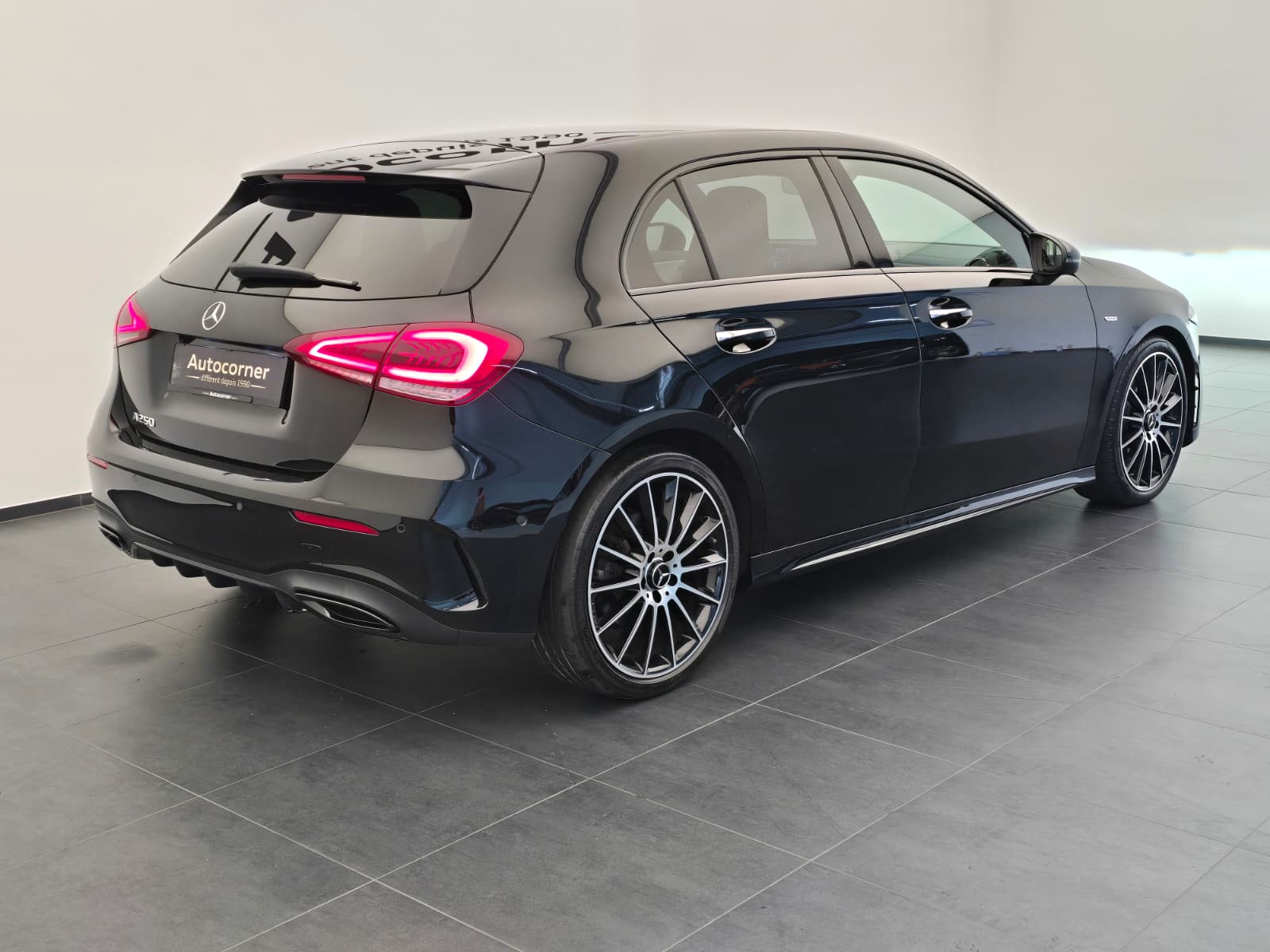 MERCEDES-BENZ A 250 AMG Line 7G-DCT-image-6