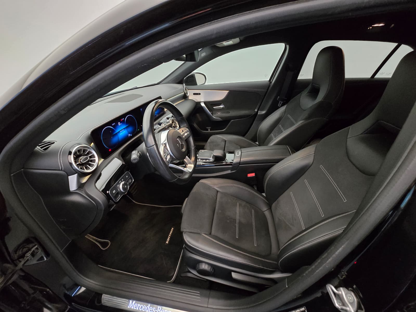 MERCEDES-BENZ A 250 AMG Line 7G-DCT-image-11