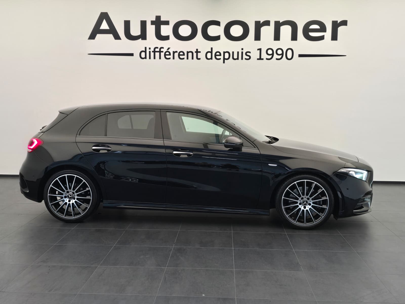 MERCEDES-BENZ A 250 AMG Line 7G-DCT-image-5