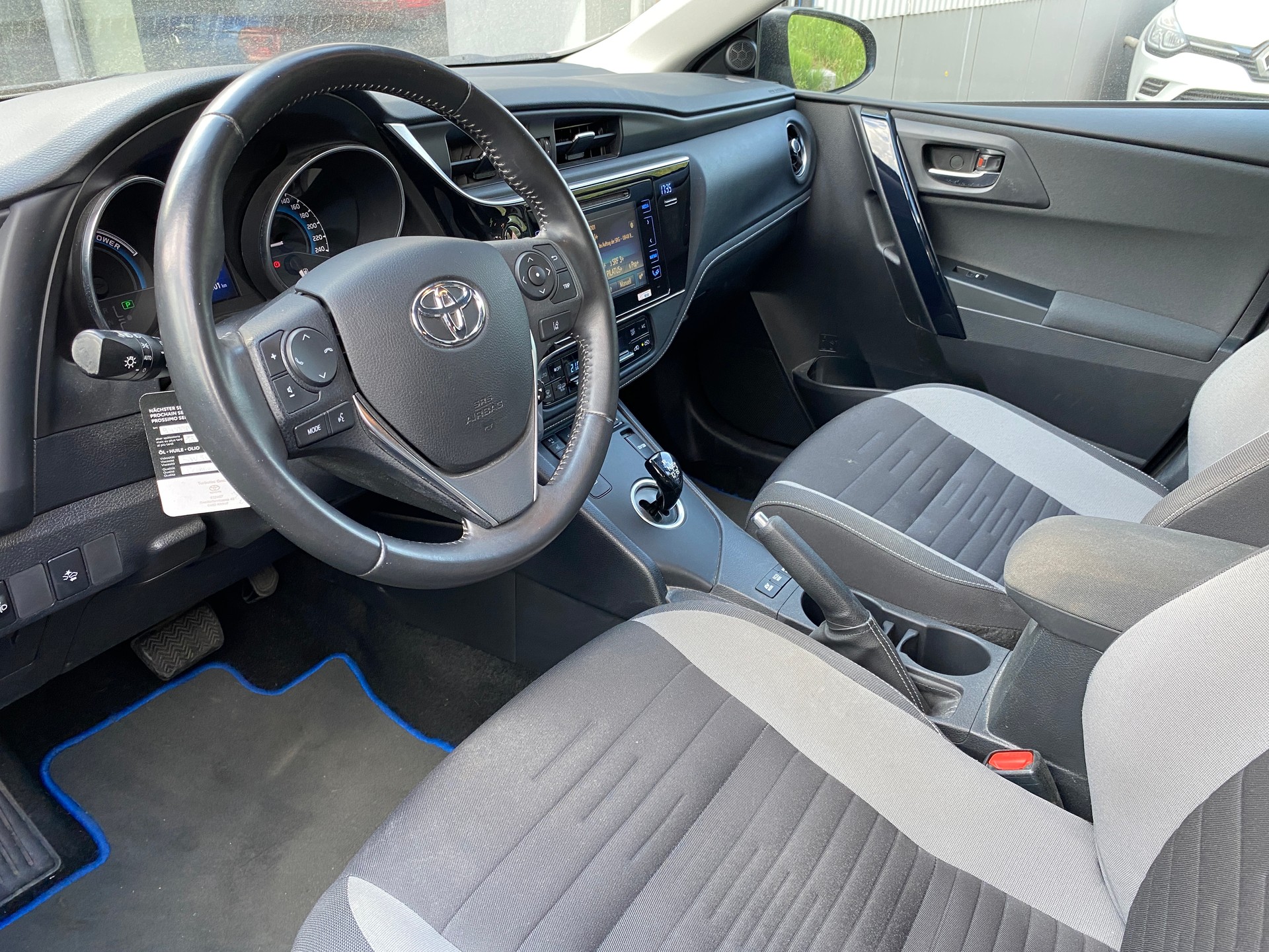 TOYOTA Auris 1.8 HSD Trend-image-8